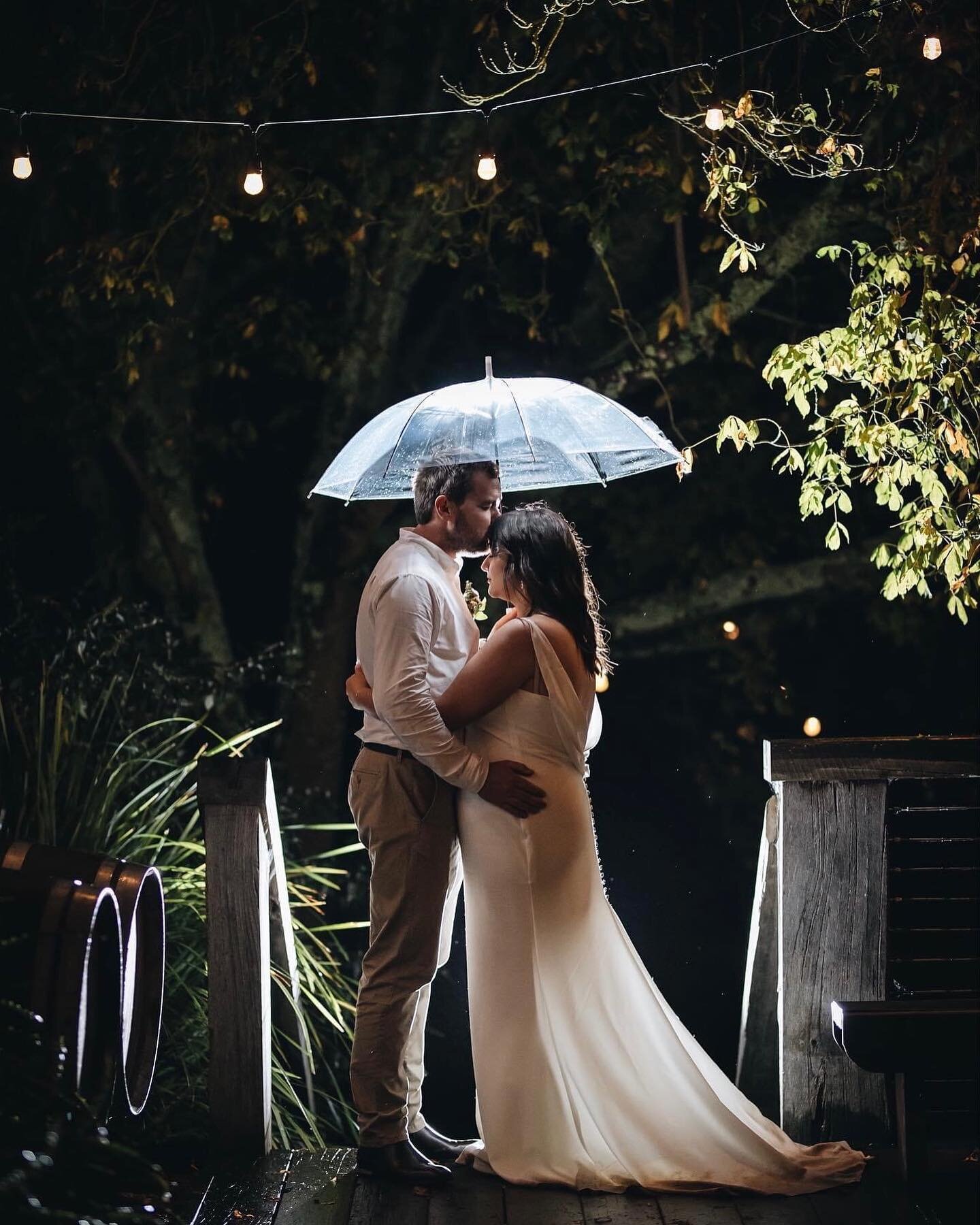 LAUREN + BRAD 💖

People say that Melbourne gets four seasons in one day but not even the rain could spoil this one. It was joyous to see the love these two have for each other.

Photography: @lxcreationsphotography
Venue: @butterflyredhill
Flowers: 