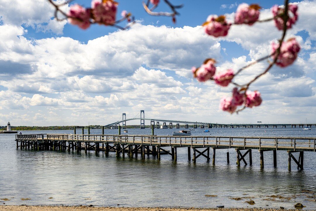 Sun's out!☀️ loving those spring vibes 😎 

#onlyinrhodeisland #whatsgoingoninrhodeisland #newportri #spring #newportbride #rilandscape #seascape #oceanscape #oceanstate #riphotographer #riphotography #rhodeisland #rhody #rhodylife #storerpark #store