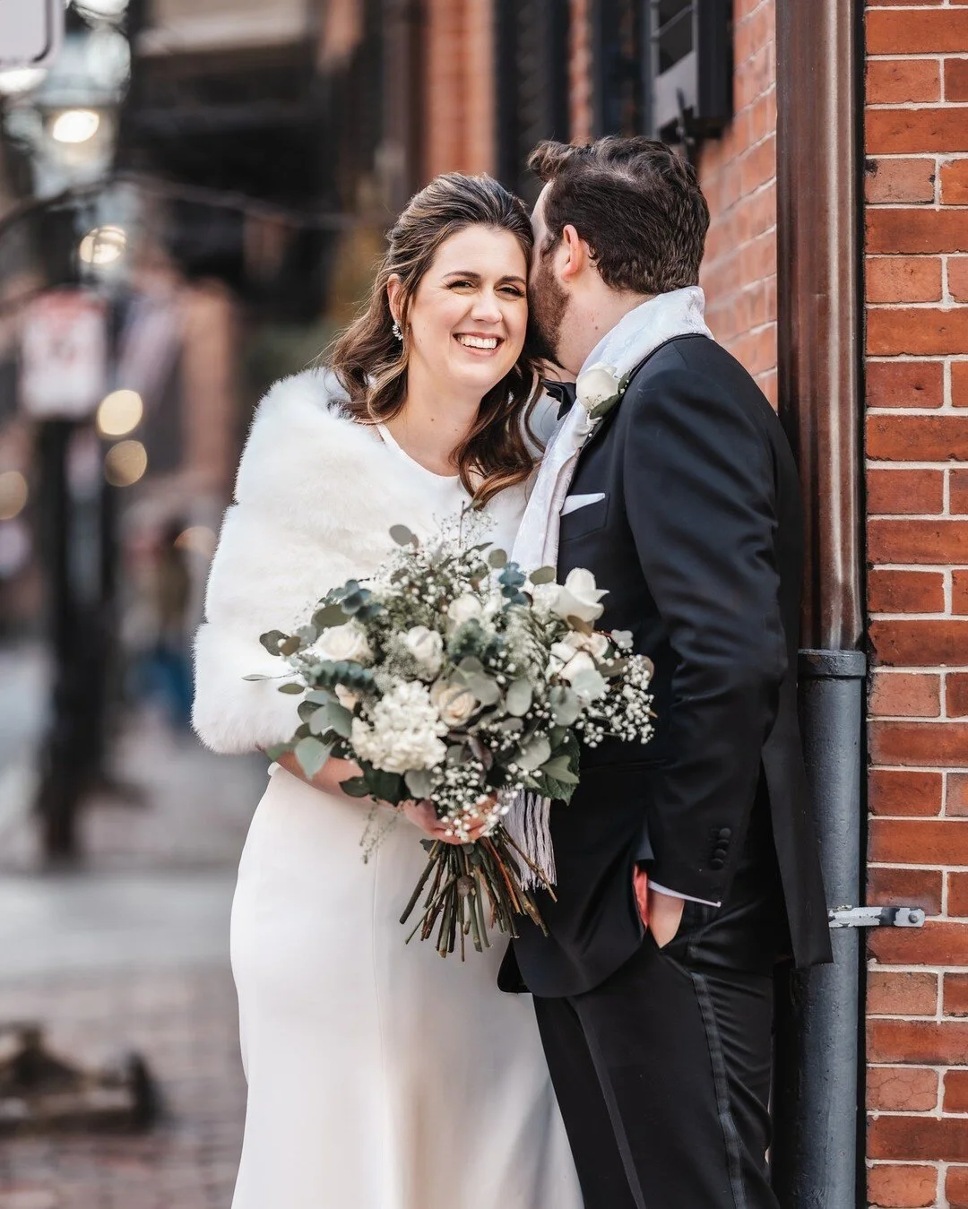 Brownstones set the scene for this classy Boston wedding 📸

 #bostonwedding #bostonweddings #bostonweddingphotographer #bostonweddingphotography  #booking2022 #bookingsavailable #newenglandwedding #newenglandweddingphotography #weddingphotography #c