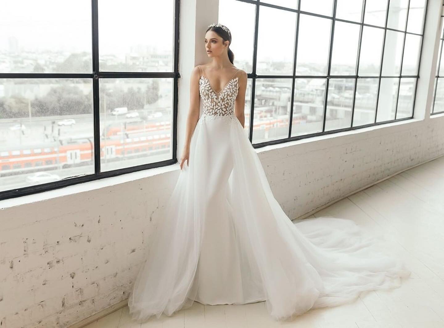 ❤️❤️❤️❤️❤️❤️❤️❤️❤️❤️❤️ In my 9 years of experience dressing women, most brides don&rsquo;t fully understand they can have two bridal gowns in one with amazing detachable trains like this one on sale now. Take the pressure off yourself and allow yours