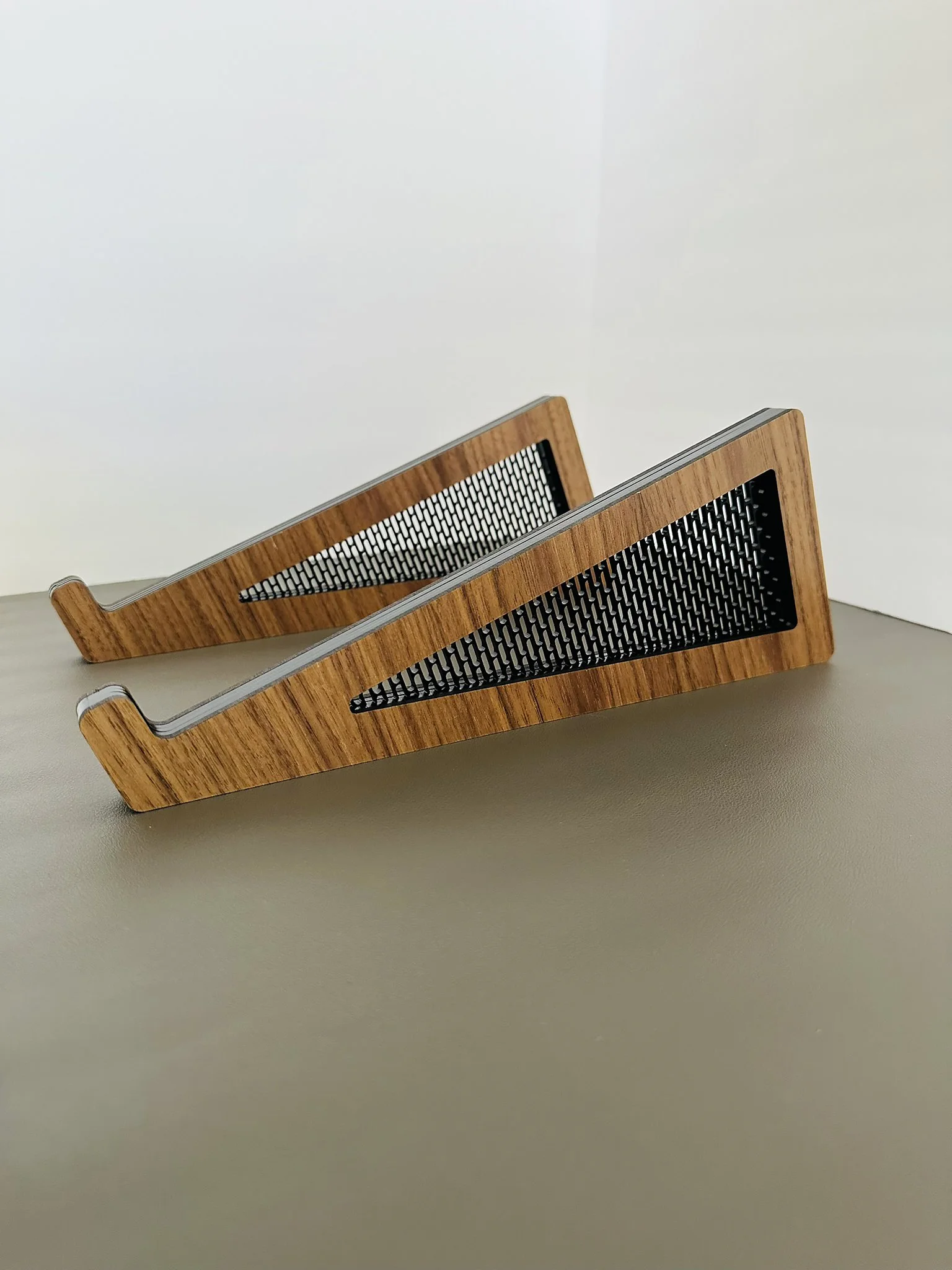 CENTRAL - LAPTOP STAND - CAPSULE PATTERN (2).JPEG