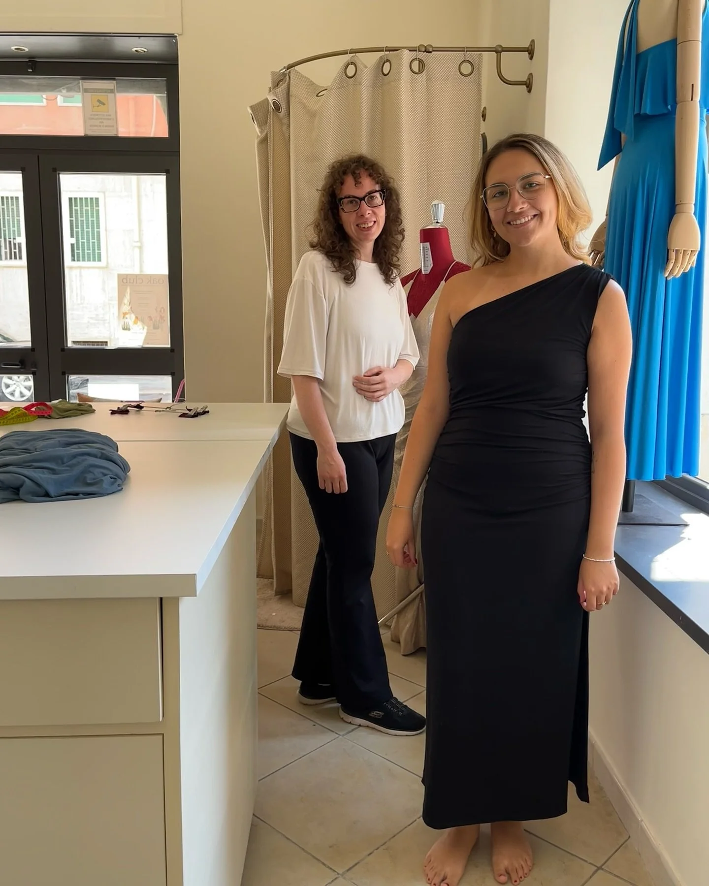 Luglio, tutto qui 🍉🌤️

-La nostra cliente @mariapiafrancioso sta diventando una donna brillante ✨
-Restyling della vetrina per i saldi
-Il mare di Pulsano con gli amici del cuore
-Caro vecchio Mac mi manchi 💔
-San Pisolino della controra @libreria