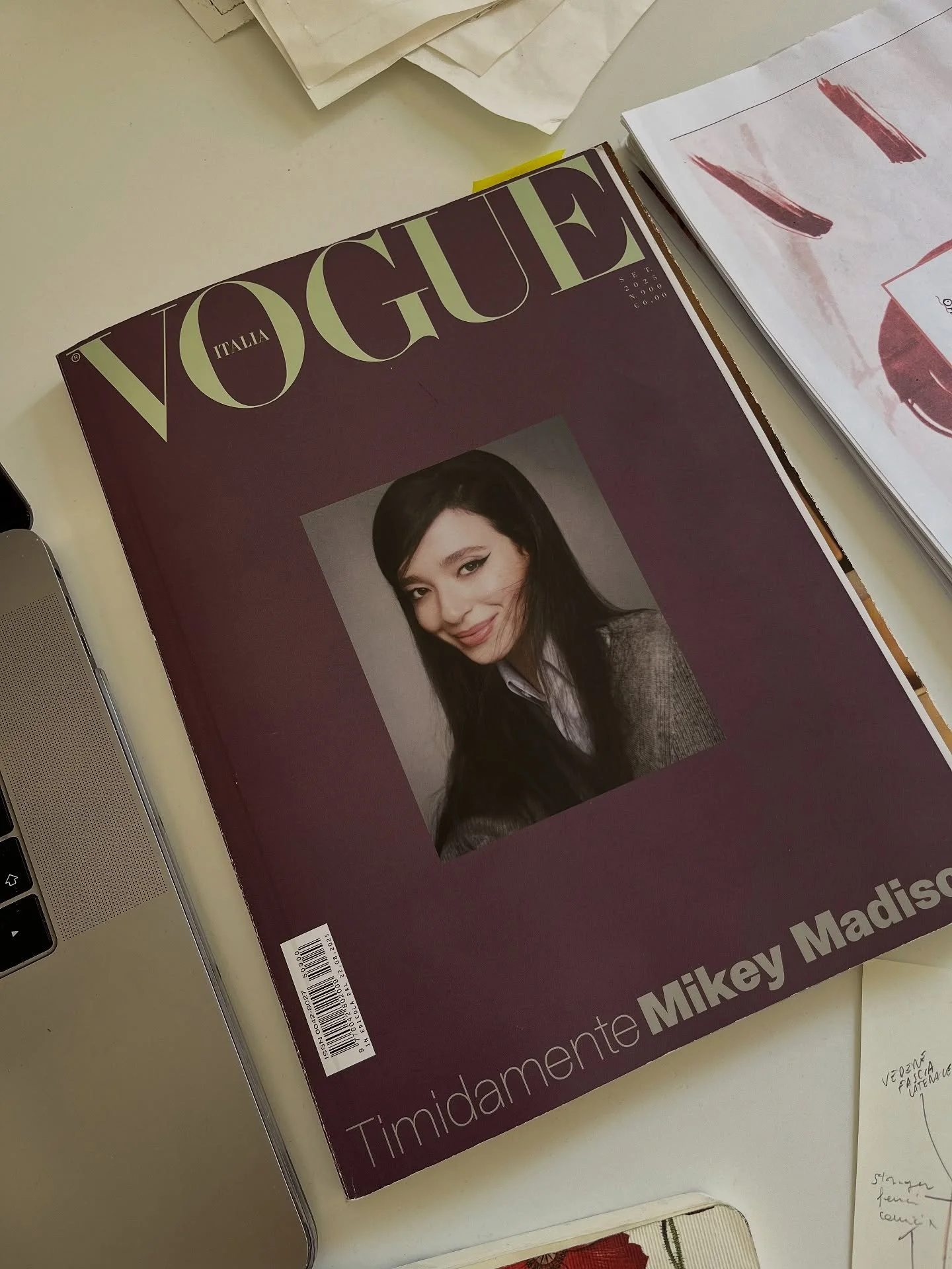 Da quanti September Issues &egrave; fatto l&rsquo;anno? Almeno uno per ogni crisi esistenziale autunnale 🍂

#BackstageVibes​​​​​​​​​​​​​​​​ #GuidamiSettembre