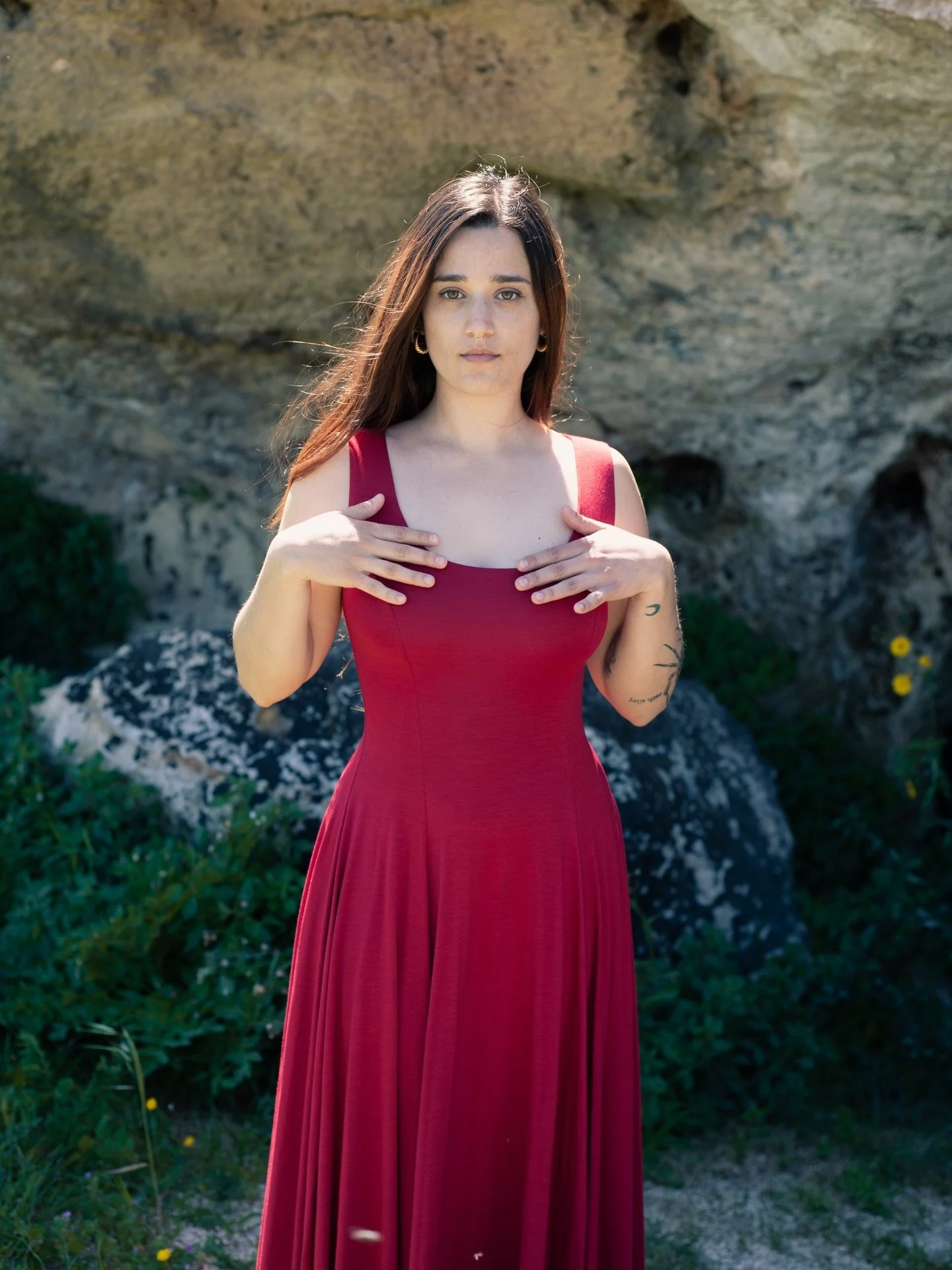 [&hellip;] Sono la pietra rigettata dalle luci del centro / l&rsquo;orizzonte che termina nell&rsquo;entroterra dello sguardo / la scintilla che arde tra ombre e ortiche.[&hellip;] (da &ldquo;Entroterre&rdquo;)

Photography by&nbsp;@katecaus 
Model @