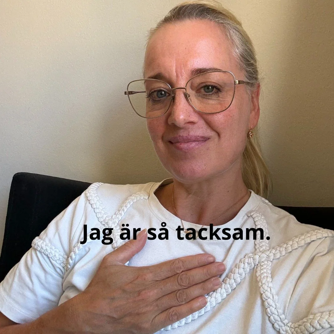 Jag &auml;r s&aring; tacksam. 
Handen p&aring; hj&auml;rtat. 
Jag &auml;r s&aring; tacksam f&ouml;r mitt arbete!
Ibland stannar jag upp mitt i arbetsdagen och k&auml;nner efter:

Vilken ynnest att f&aring; g&ouml;ra detta varje dag.
Att f&aring; m&ou