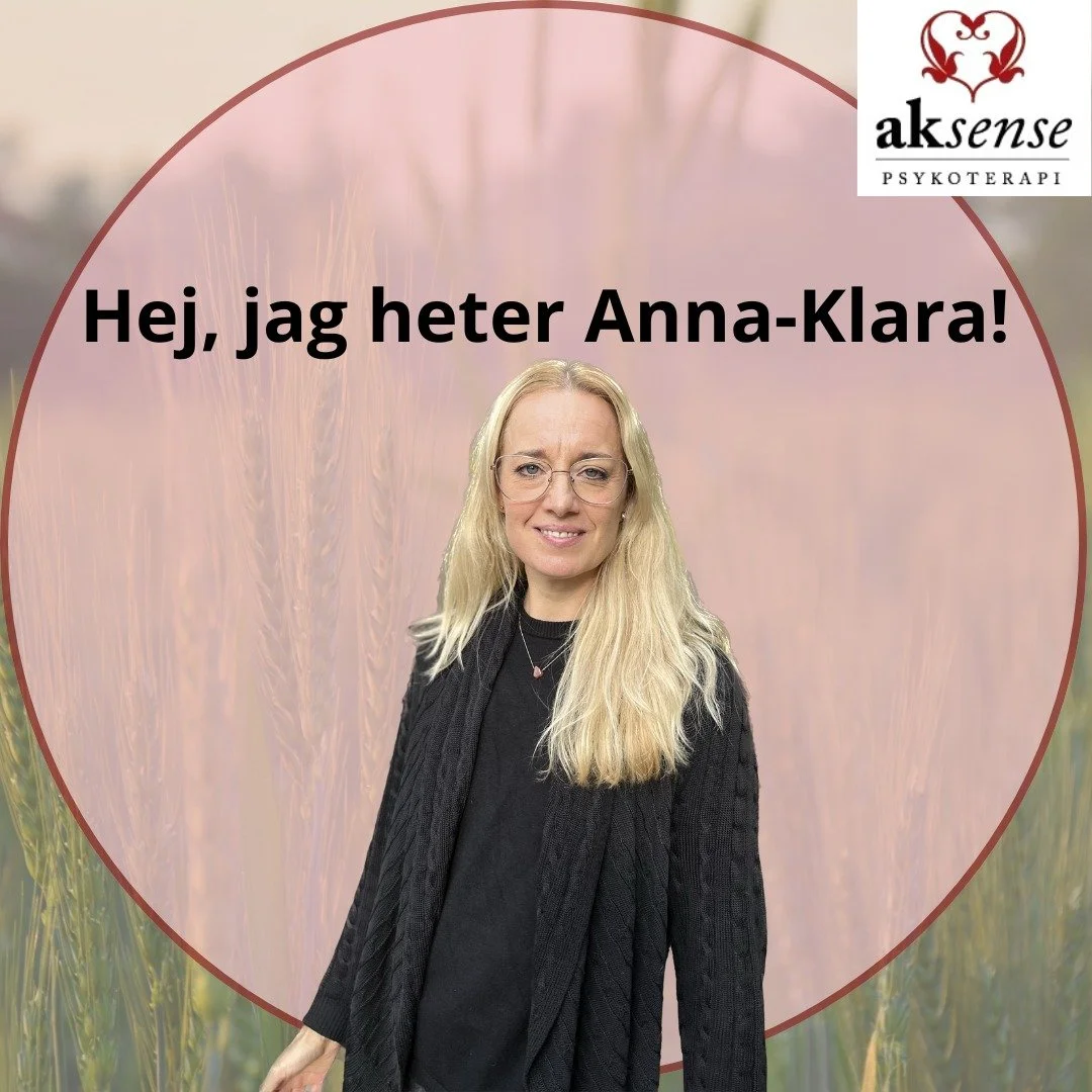 Hej! H&auml;r kommer en presentation av mig och det jag g&ouml;r. 

Jag heter Anna-Klara. 
V&auml;lkommen till mig. 
Det &auml;r viktigt f&ouml;r mig att du ska k&auml;nna dig f&ouml;rst&aring;dd. Allt &auml;r till&aring;tet i rummet hos mig. Mitt m&