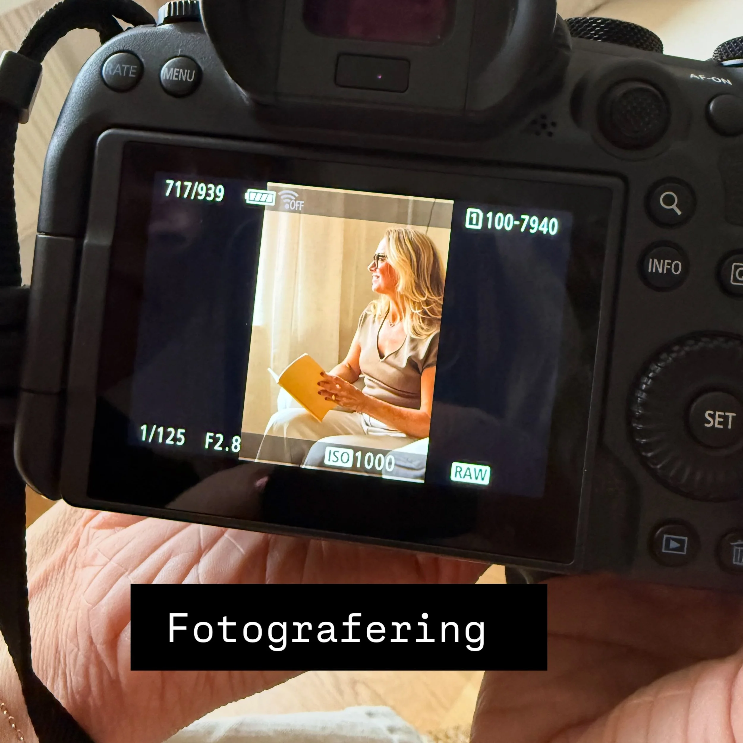 F&ouml;rra veckan fick jag f&ouml;rm&aring;nen att bli fotograferad av @fotografemmavistrand d&auml;r vi i ett samskapande hittade olika uttryck f&ouml;r v&auml;rme, trygghet, nyfikenhet, autencitet, mod och empati f&ouml;r att lyfta n&aring;gra av d