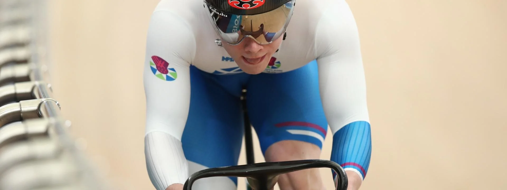 Rising British track star Carlin praised by Hoy, but fears rinsing from old Paisley ties