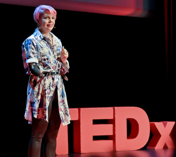 Angelina Bruno - conférencière Gloria - Témoignage inspirant handicap invisible et résilience