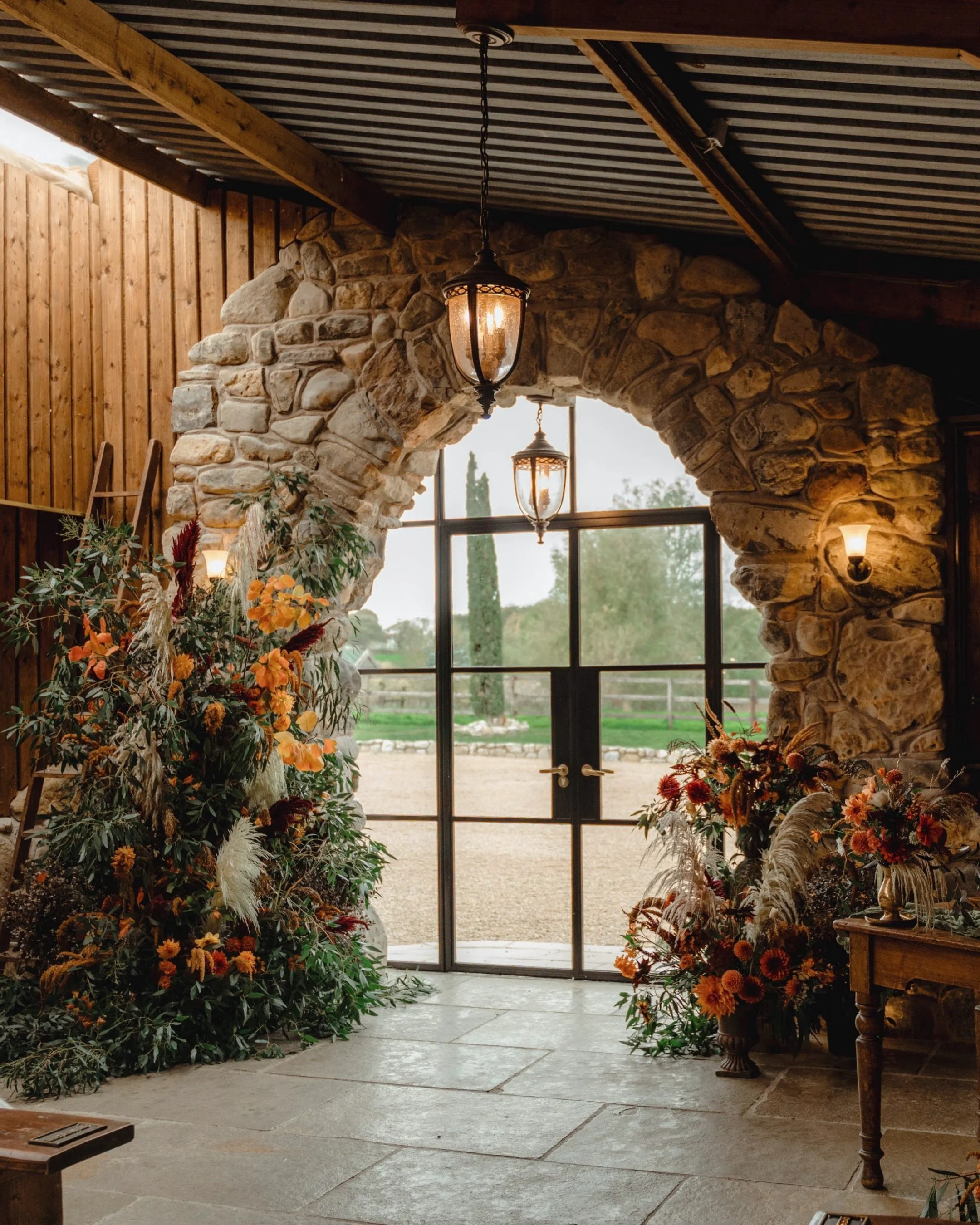 This weekend looking back at our wedding one year later 🍂✨

Venue: @thewillowmarshfarm
Florist: @daisyworksuk
Photographers: @luxphotographyltd