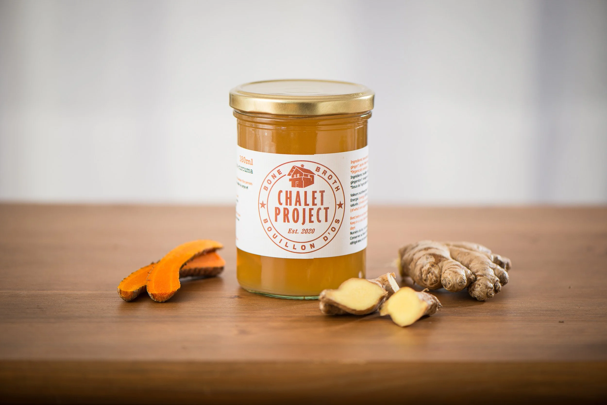 Chalet Project | Bouillon d'os poulet gingembre curcuma avec légumes