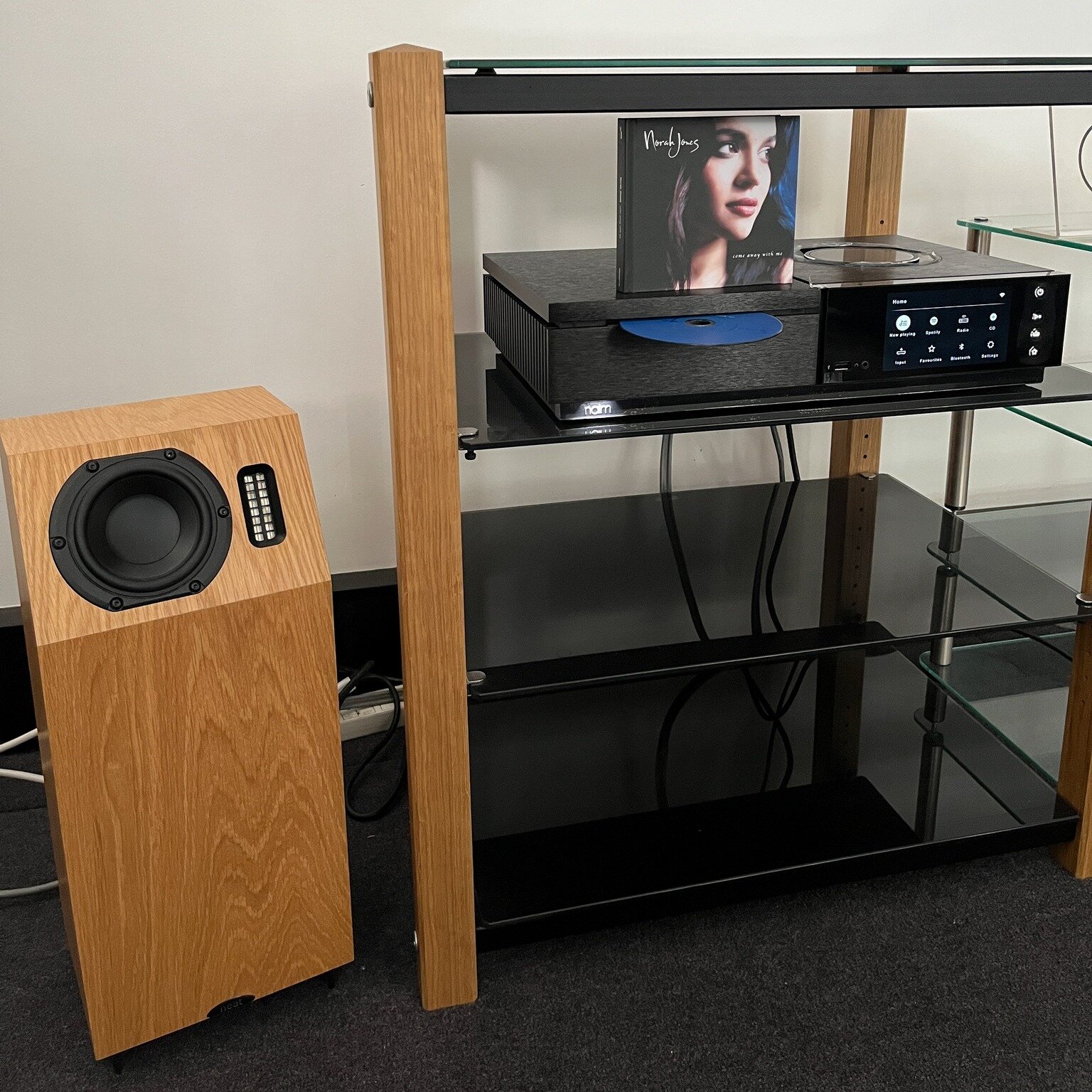 Featuring @norahjones' debut studio album, Come Away With Me (30th Anniversary Edition), alongside the @neatacoustics Iota Alpha compact loudspeakers, delivering remarkable sound in a small package, and the @naimaudio Uniti Star, boasting built-in CD