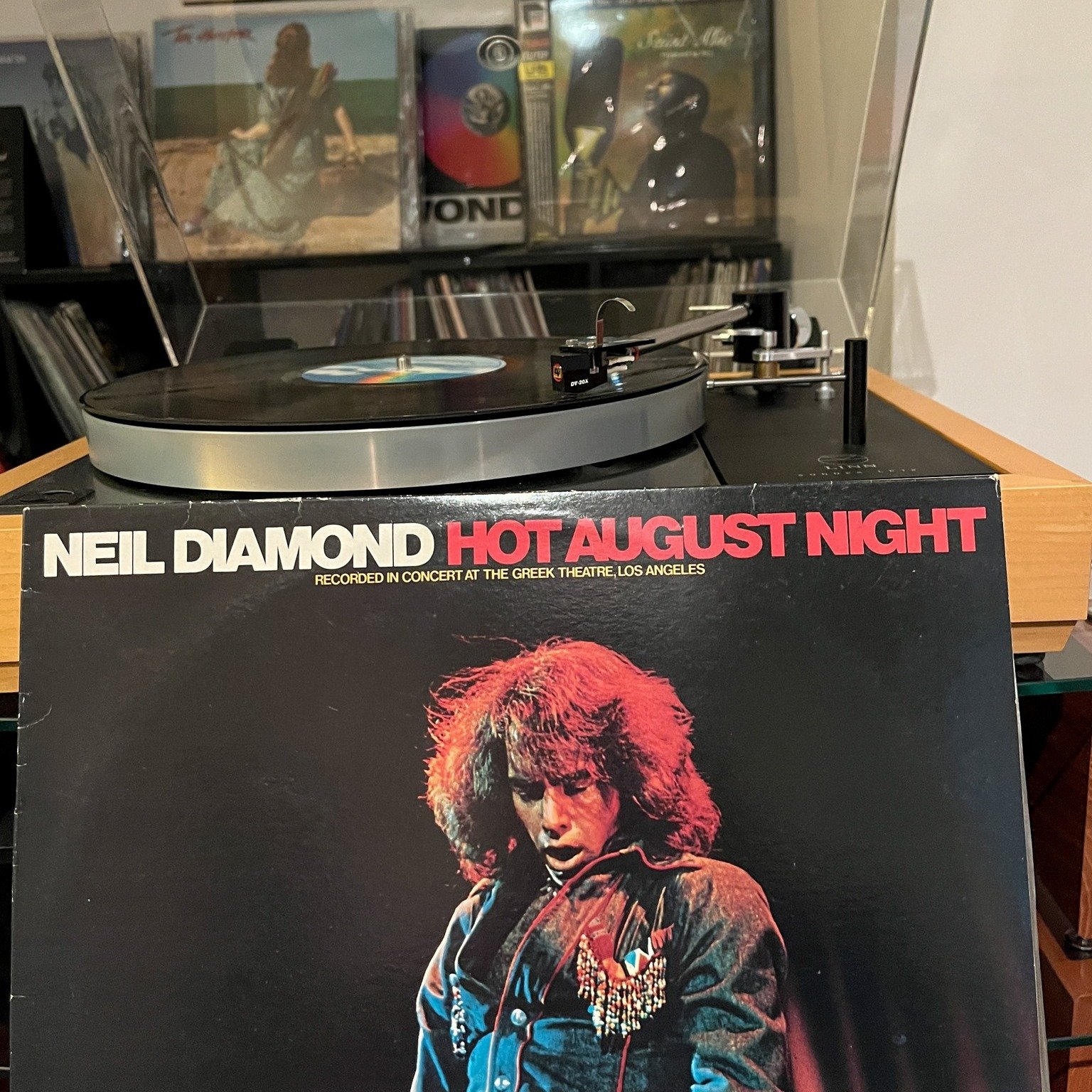 Today's Album - Neil Diamond's 'Hot August Night' concert from 1972 in The Greek Theatre, Los Angeles. With record-breaking attendance and becoming the number one charting album in Australia in the 1970s. 

We are enjoying the classics through a @lin