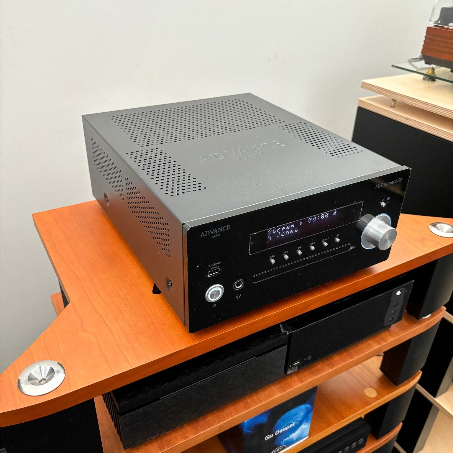 Once again showing off the @advanceparis MyConnect 60 - an all-in-one home audio system - just add speakers to enjoy music streaming, CDs, internet radio, Airplay, and more.

#audiogenesis #hifi #audiophile #homeaudio #advanceparis