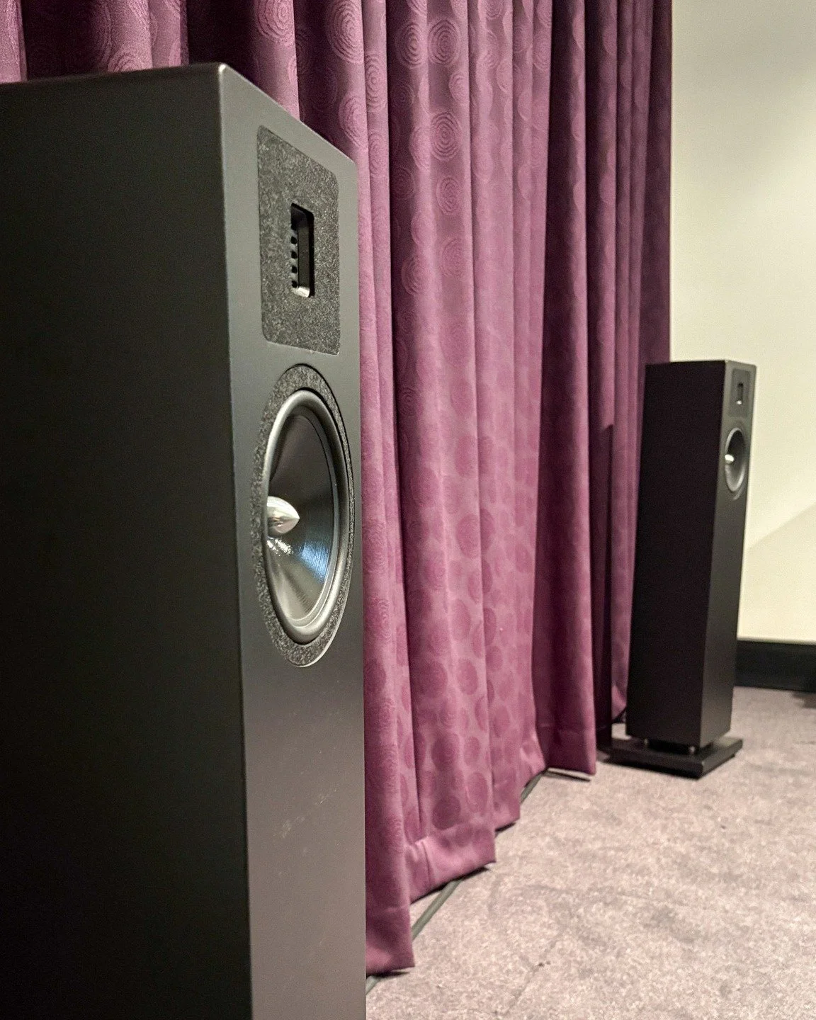 After the release of the "giant-killing little [bookshelf] speaker" - the Petite Classic, @neatacoustics found it appropriate to revive the Elite, a model last in production in 2016. 

Like the Petite Classic, the new version of the Elite r