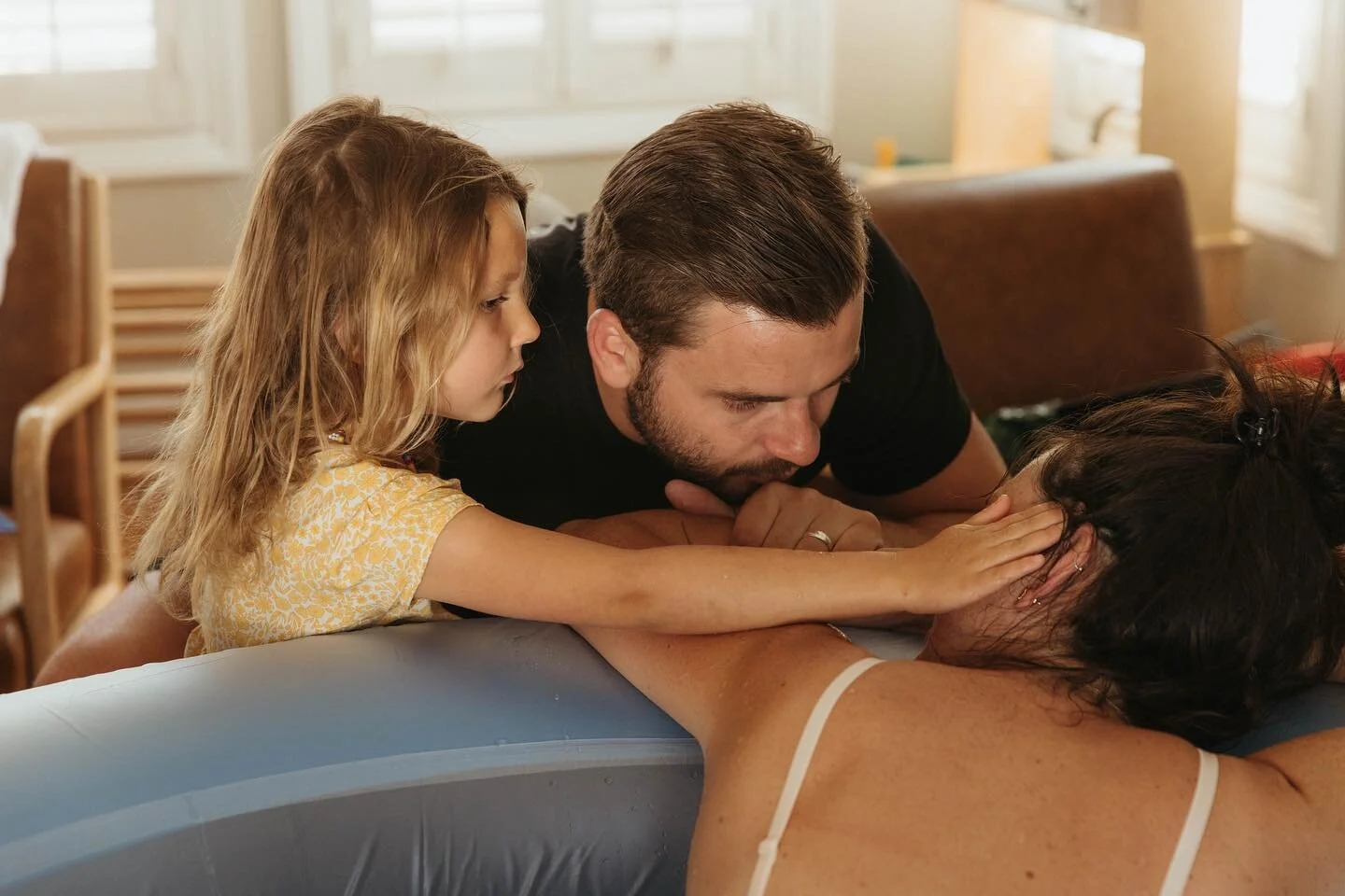 It was never the plan to have Madelyn get into the tub to catch her baby sister but as soon as she woke up at 5:45 that morning, she kept asking to catch Rylee. And I am SO glad we experienced this together🤍