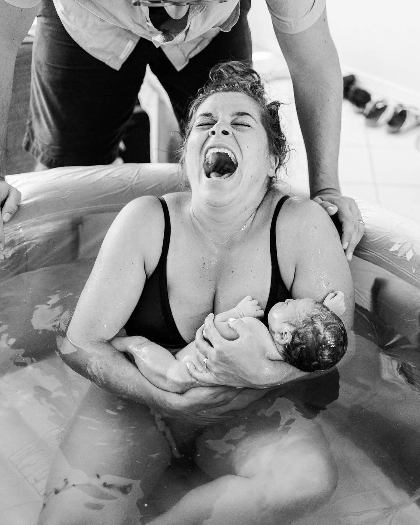 Posted a few of these in my stories weeks back but they deserve a permanent spot. I was blessed to not only doula, but also photograph my besties 3rd baby. The first photo will forever be my favorite- the moment @maxinederderian found out baby was a 