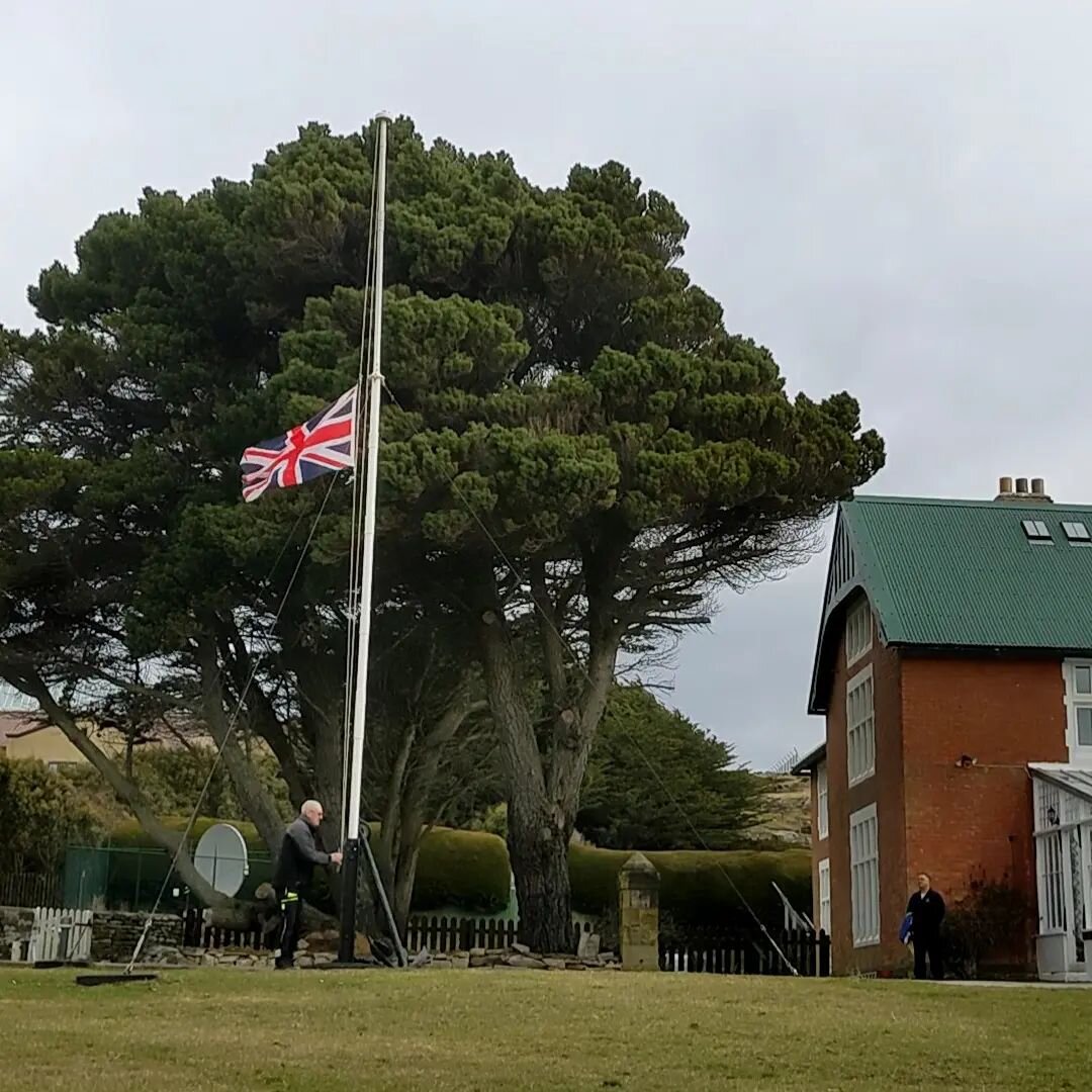 The Union Jack outside of Government House in the #FalklandIslands has been lowered to half-mast out of respect for Her Majesty #QueenElizabeth.