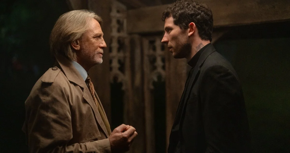 Blanc and Jud face each other.