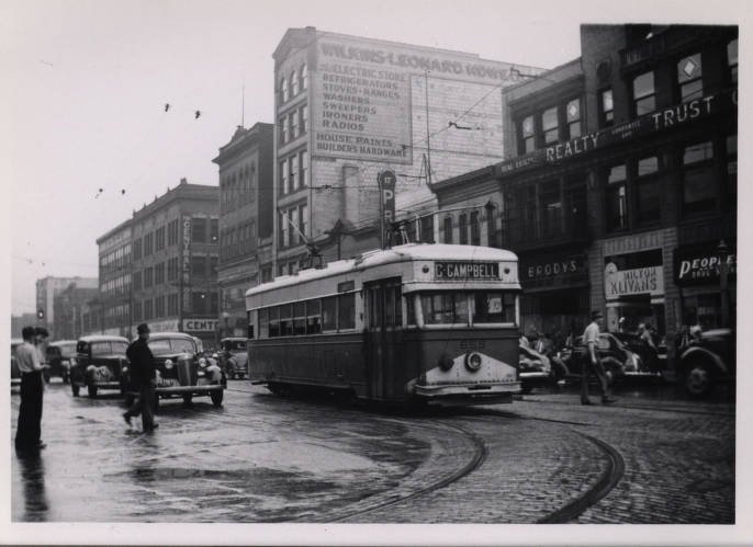 Youngstown Municipal Railway Company car #855 1940.jpeg