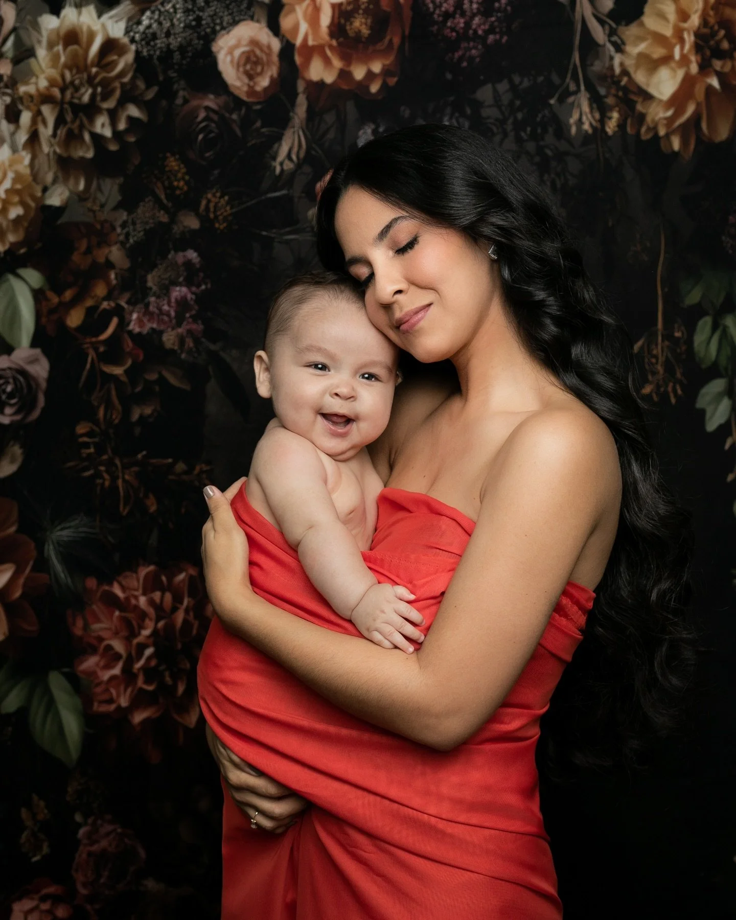 🌸Este a&ntilde;o fue la segunda vez que hicimos la sesi&oacute;n del D&iacute;a de la Madre y ya se ha convertido para mi una tradici&oacute;n en mi estudio y quiero que sepan que... Amo con todo mi coraz&oacute;n estas sesiones tan llenas de amor, 