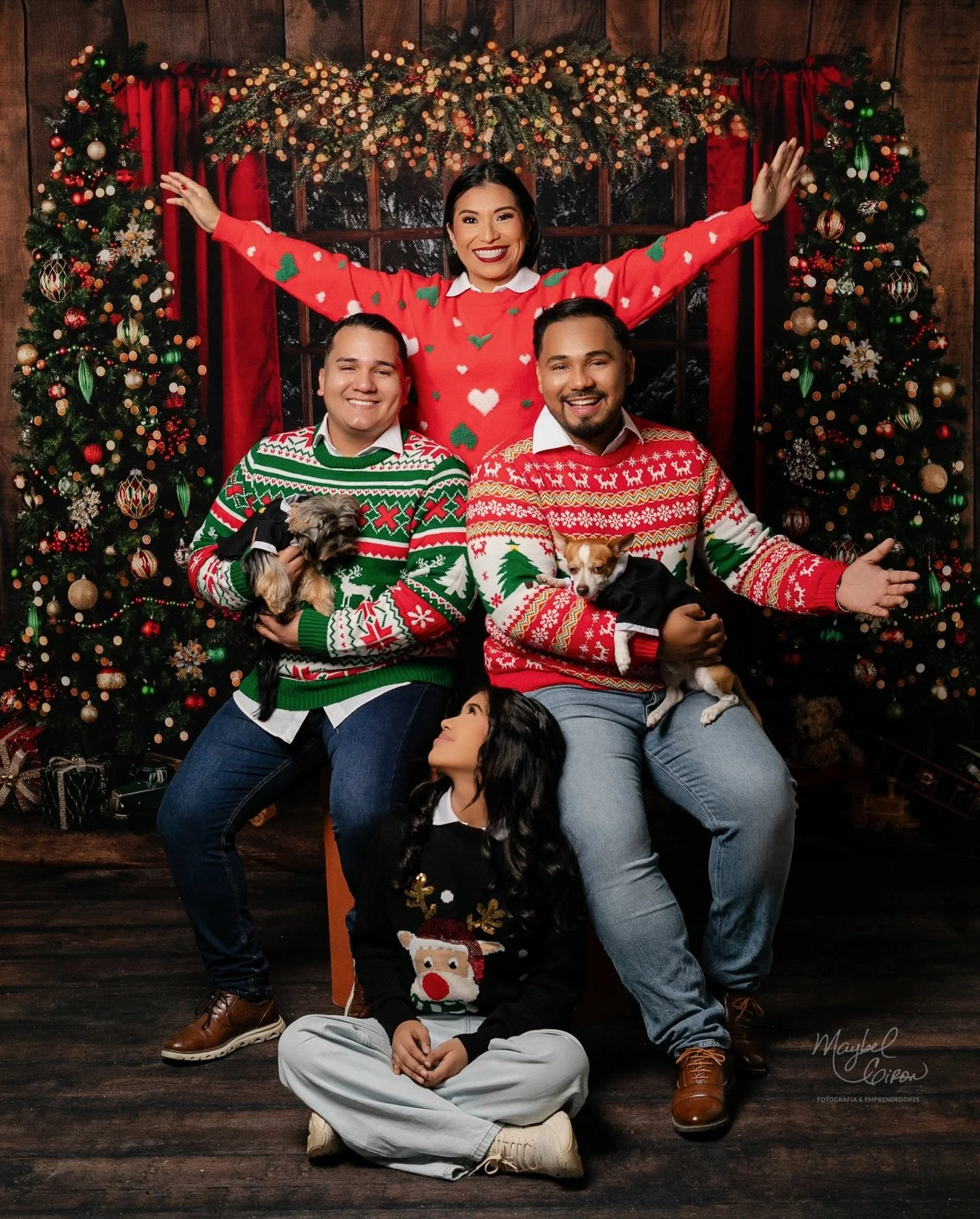 Como cada a&ntilde;o, desde el 2023, ya es tradici&oacute;n (para mi todo despu&eacute;s de dos veces es tradici&oacute;n 🤣) me fui a Chiriqu&iacute; a las sesiones de navidad🥰🎄

Este a&ntilde;o fue Marat&oacute;nico pero tan divertido volver a ve