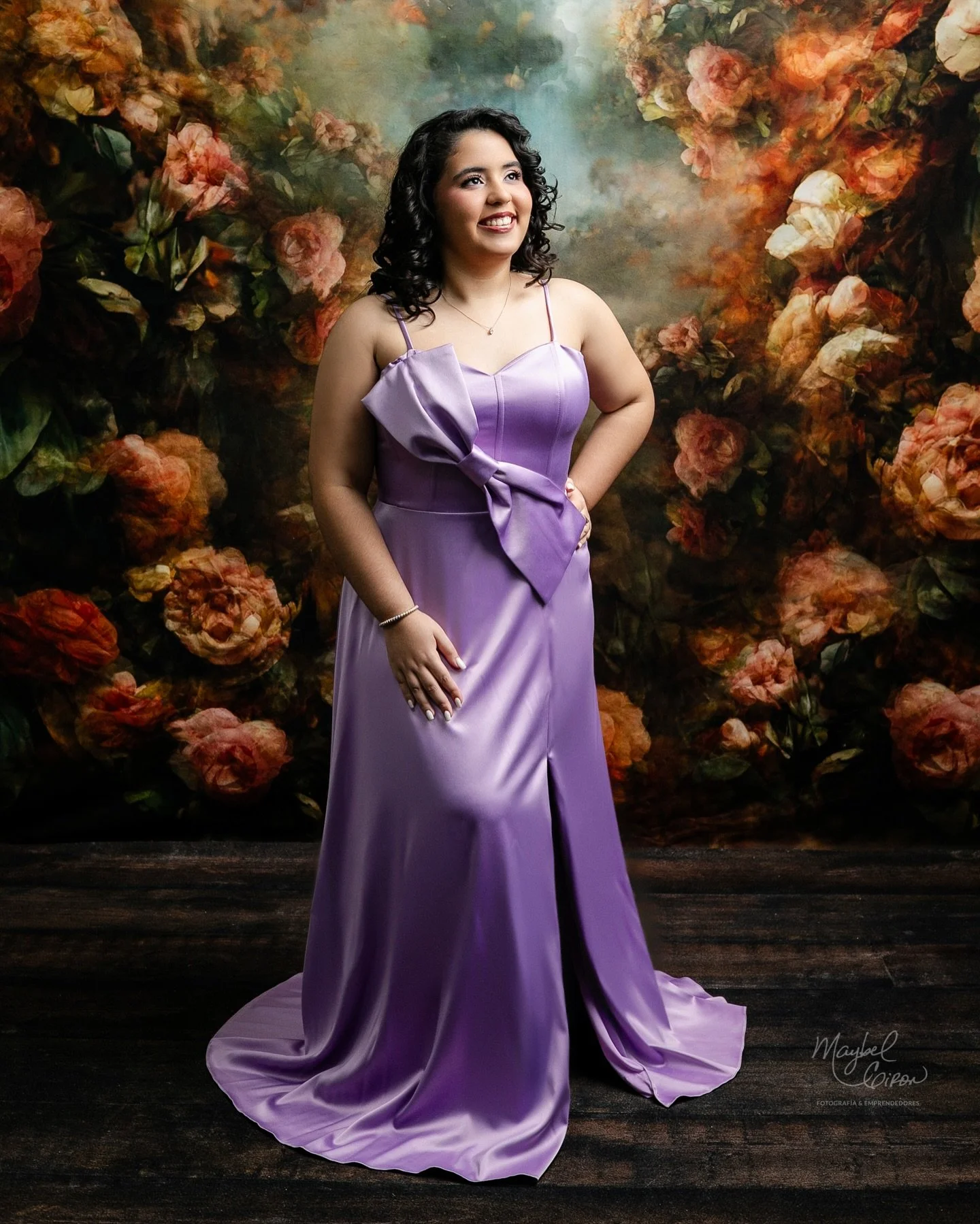 En mi estudio, las sesiones tienen los vestidos que ves en mis fotos ya incluidos!!! 
Liz cumpli&oacute; 15 a&ntilde;os y vino a mi estudio para su sesi&oacute;n de fotos para los 15💖

Este vestido era perfecto para ella, algo fuera de lo com&uacute