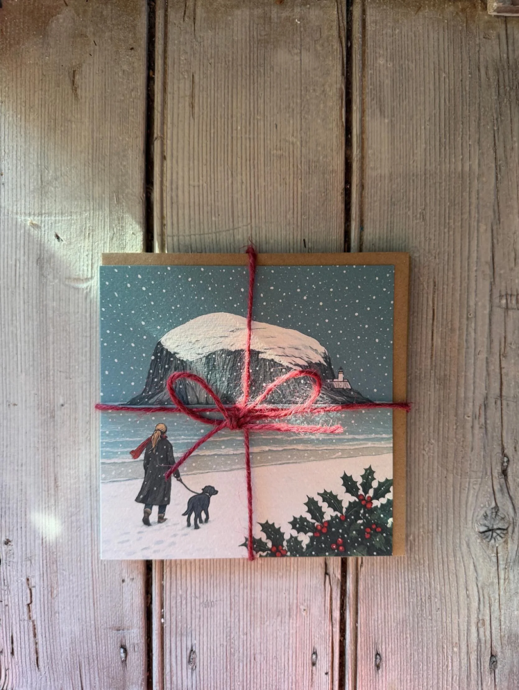 New stock alert 🔔 

Perfect Christmas cards are here: a cosy winter scene with the iconic Bass Rock. 

Available now at Drift by Bonzo Art.