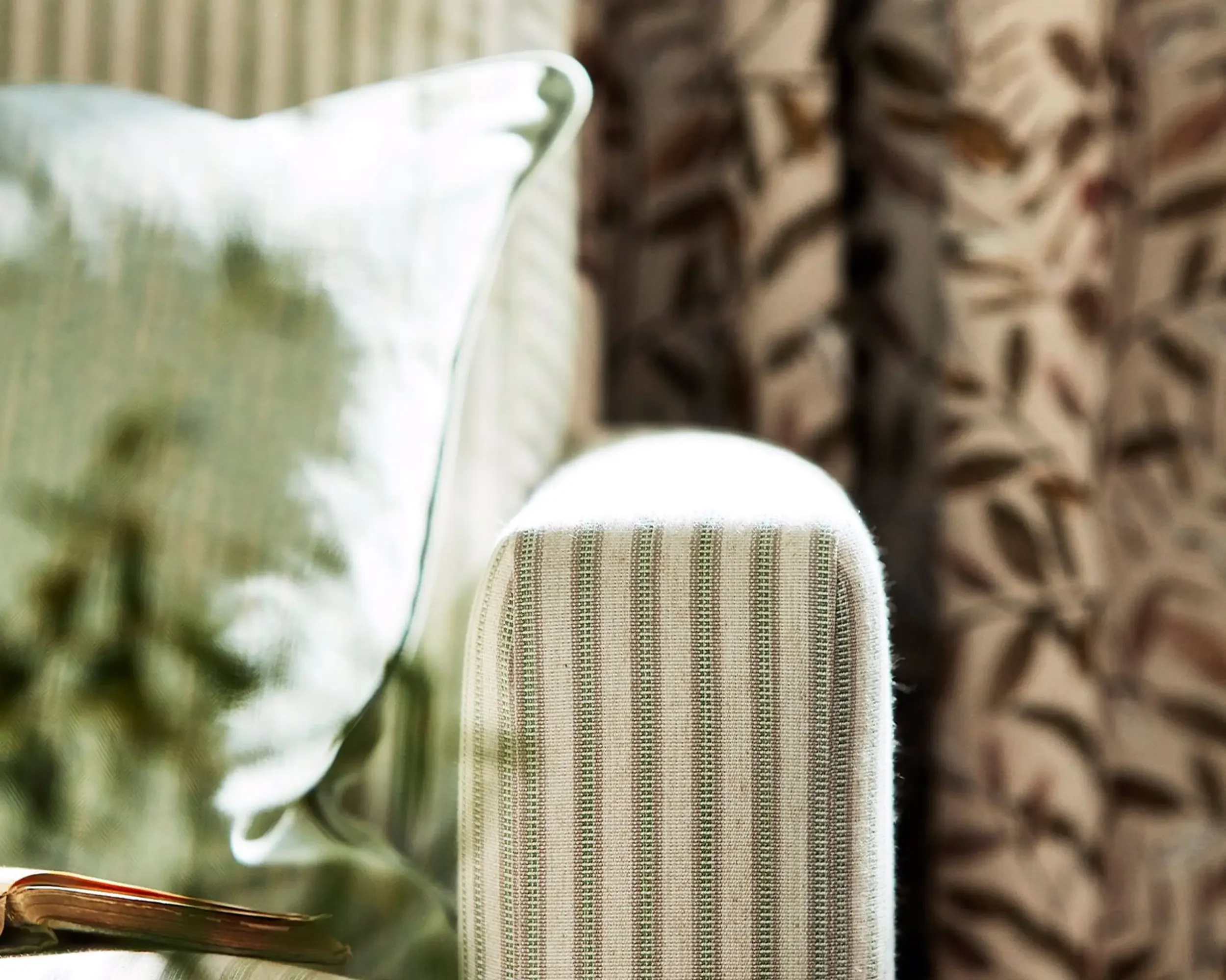DMWC237210_1_SAF0337_04_SANDERSON_Melford_Stripe_FABRIC_688e.jpg.webp