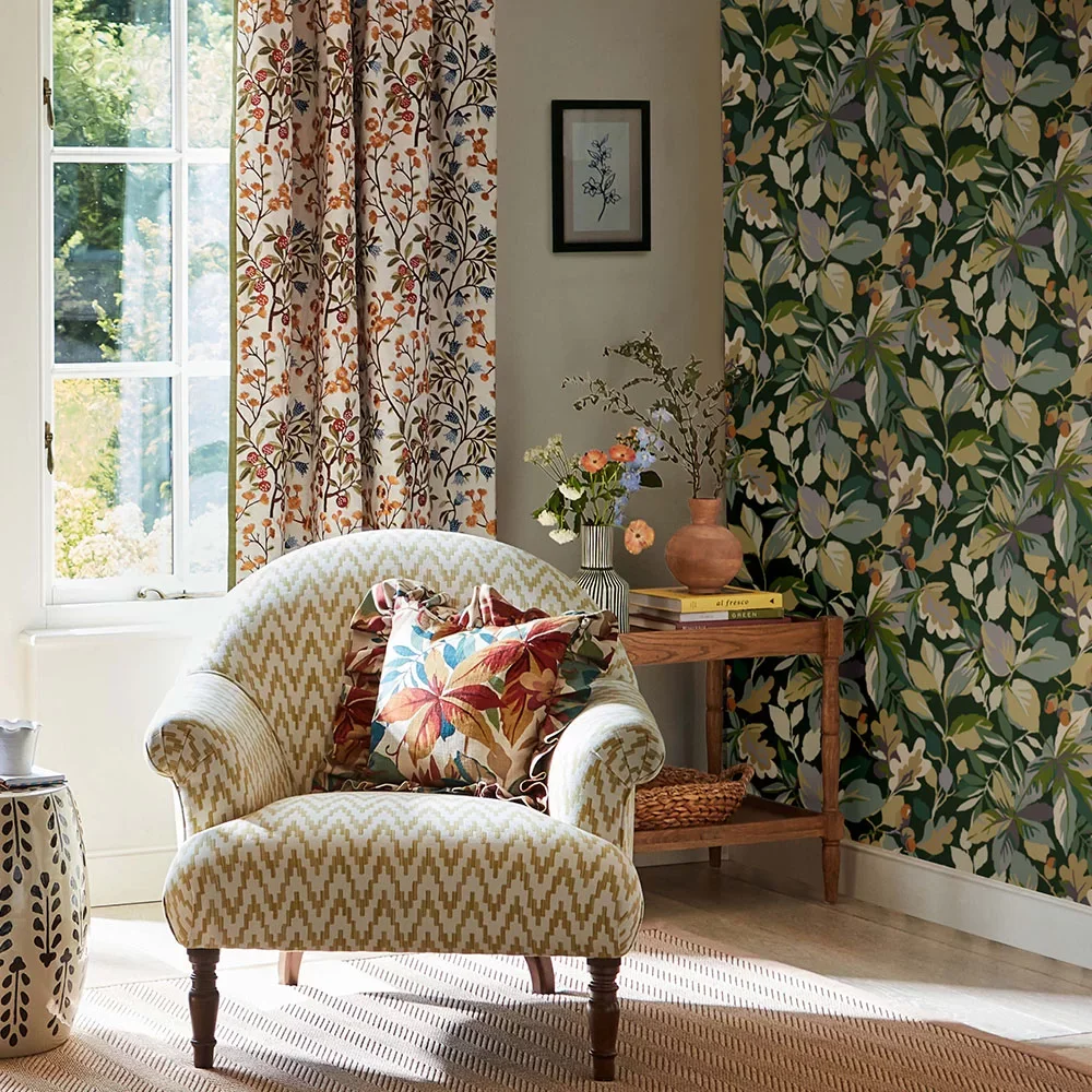 sanderson-robins-wood-verde-bosqueverde-savia-papel-pintado-1@lg.webp
