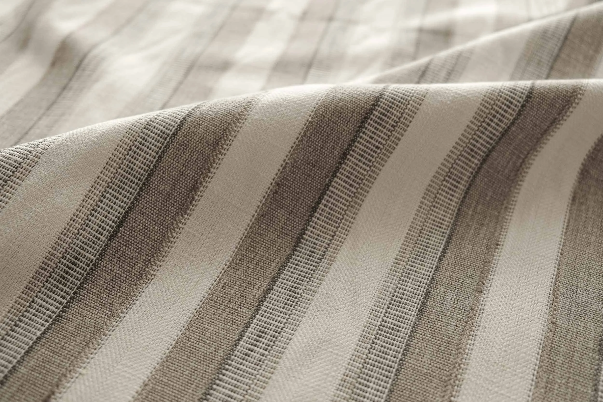 brodick-silver-fabrics-coordonne.jpg