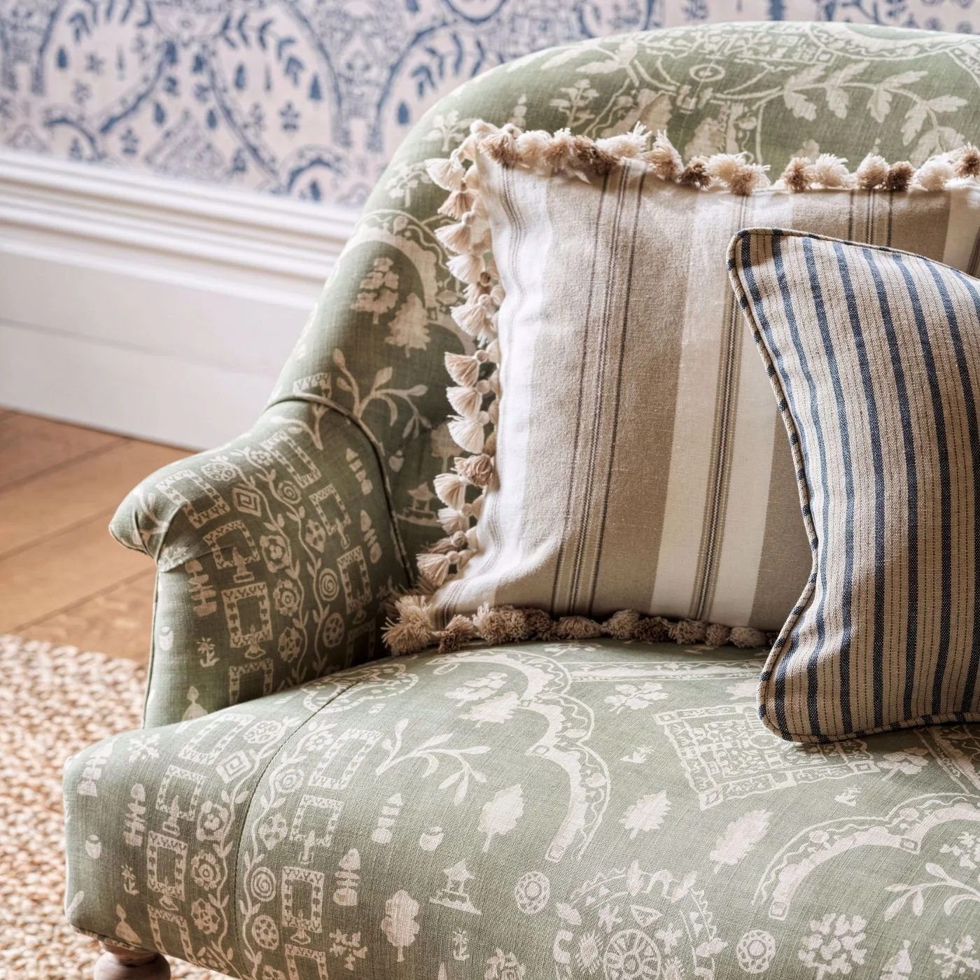 Sanderson_Highgrove_TopiaryView_227338.jpg
