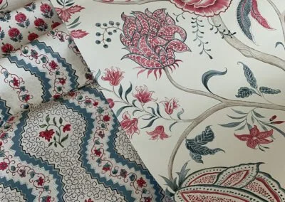 Pinky-reds-and-grey-blues-with-Monkey-Palampore-wallpaper-400x284.jpg