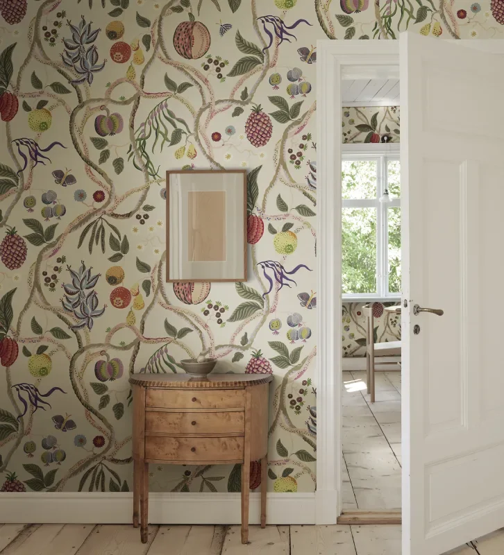 S10579_interior1.webp