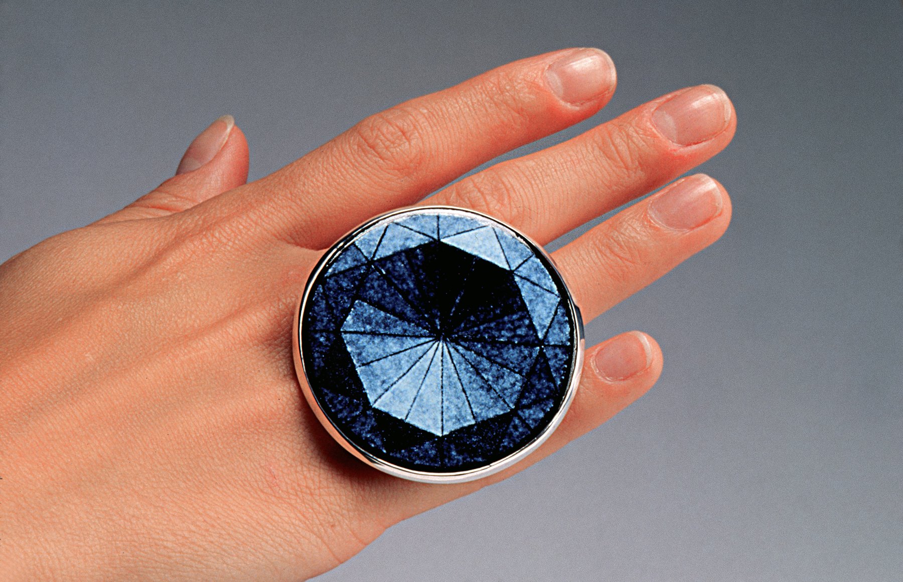 T Edit_Gris Ring_04.jpg