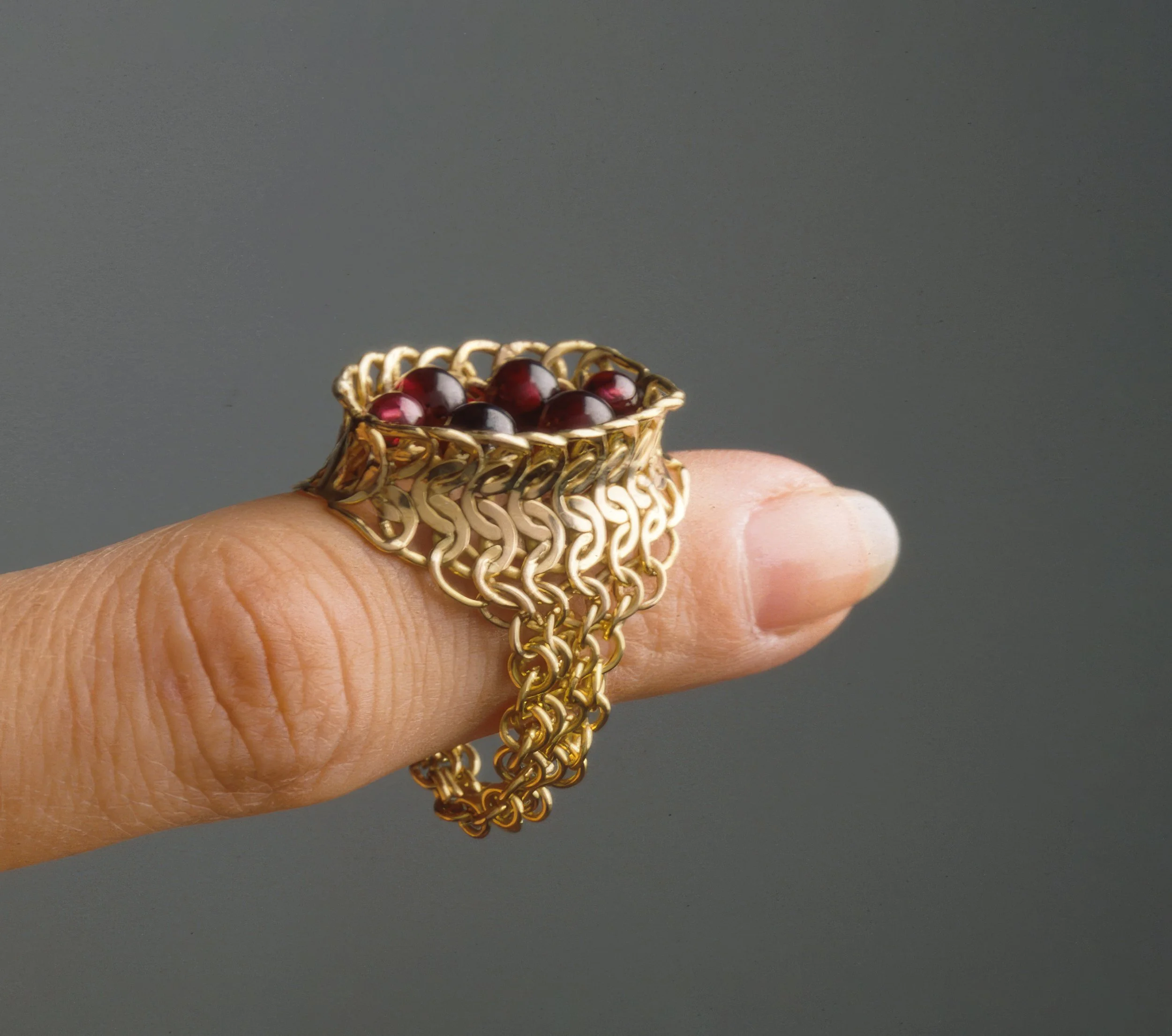 T Edit_Chainmail ring w finger_01.jpg