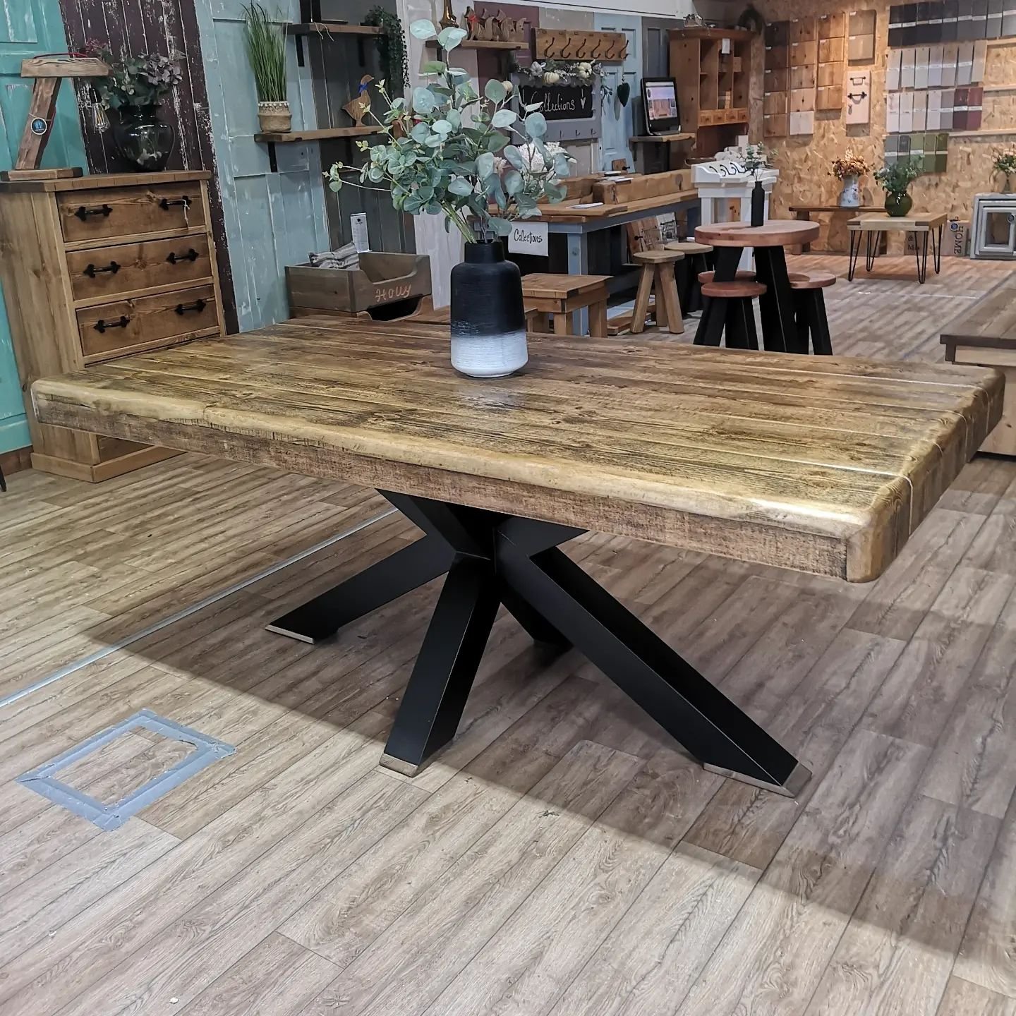 The Franklin 2m x 1m in Jacobean available now.

#diningroom #diningtable #dineinstyle #dineathome #modernrustic #industrialdesign #metalfurniture #interiors #homedecoration #rusticdecor #homeinspo #homelove #homesweethome #chunky #instahomewales #in