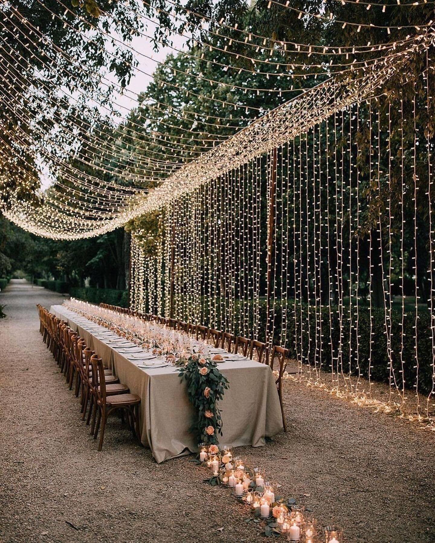 Dinner under the twinkle lights! #Repost @weddingchicks
@pablo_laguia
@palomacruzwp&nbsp;
@davidrodriguez.v&nbsp;
@enfelizate&nbsp;
@thelighteam_ledilux&nbsp;
@palaciodevillahermosa 
&bull;
&bull;
&bull;
#wedding #dreamwedding #weddinginspo #dinnerta