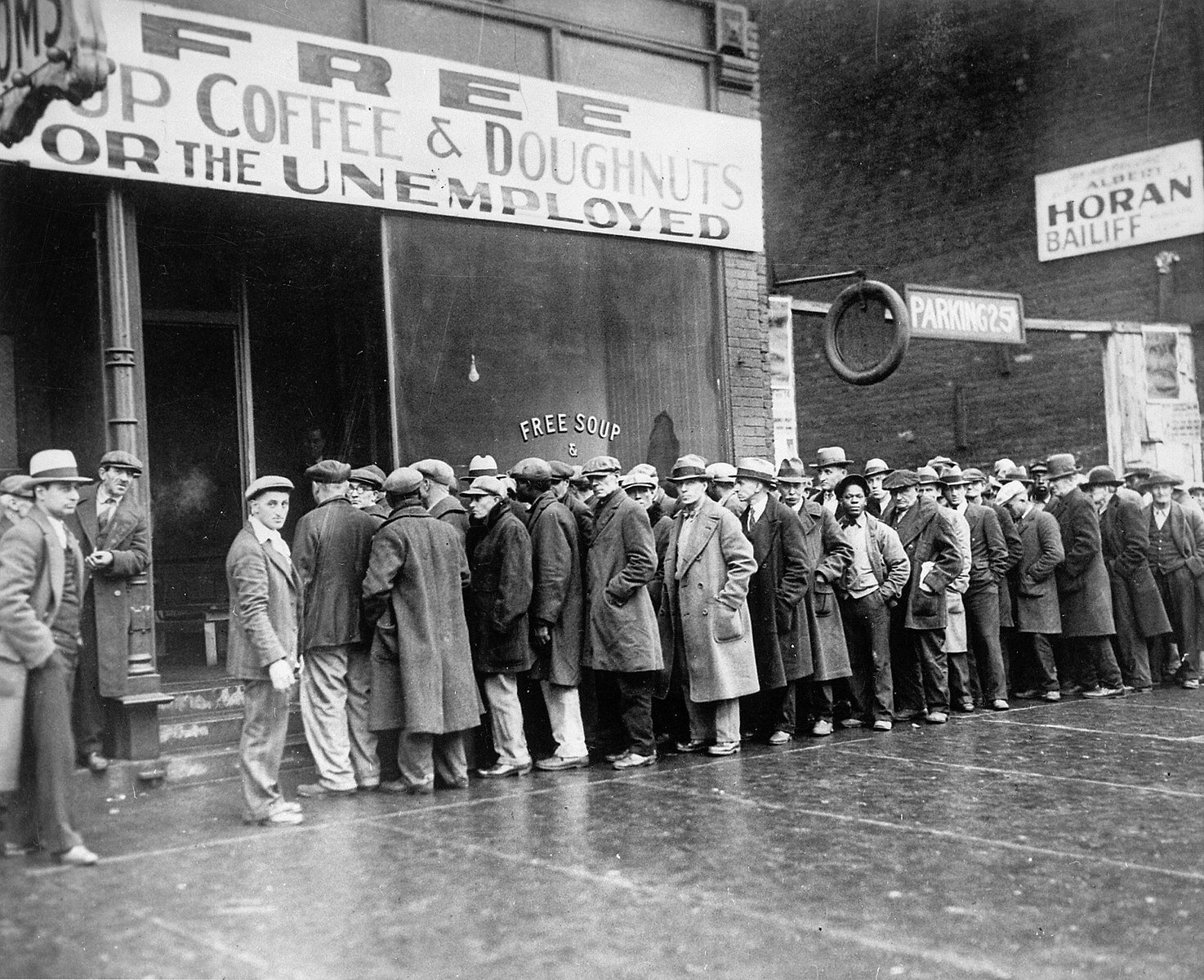  Unemployed men queued outside a depression soup kitchen opened in Chicago by Al Capone, 1931. 