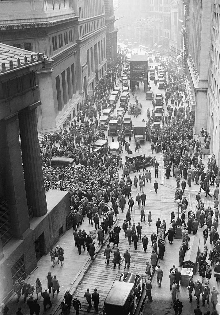 A solemn crowd gathers outside the New York Stock Exchange after the crash, 1929. 