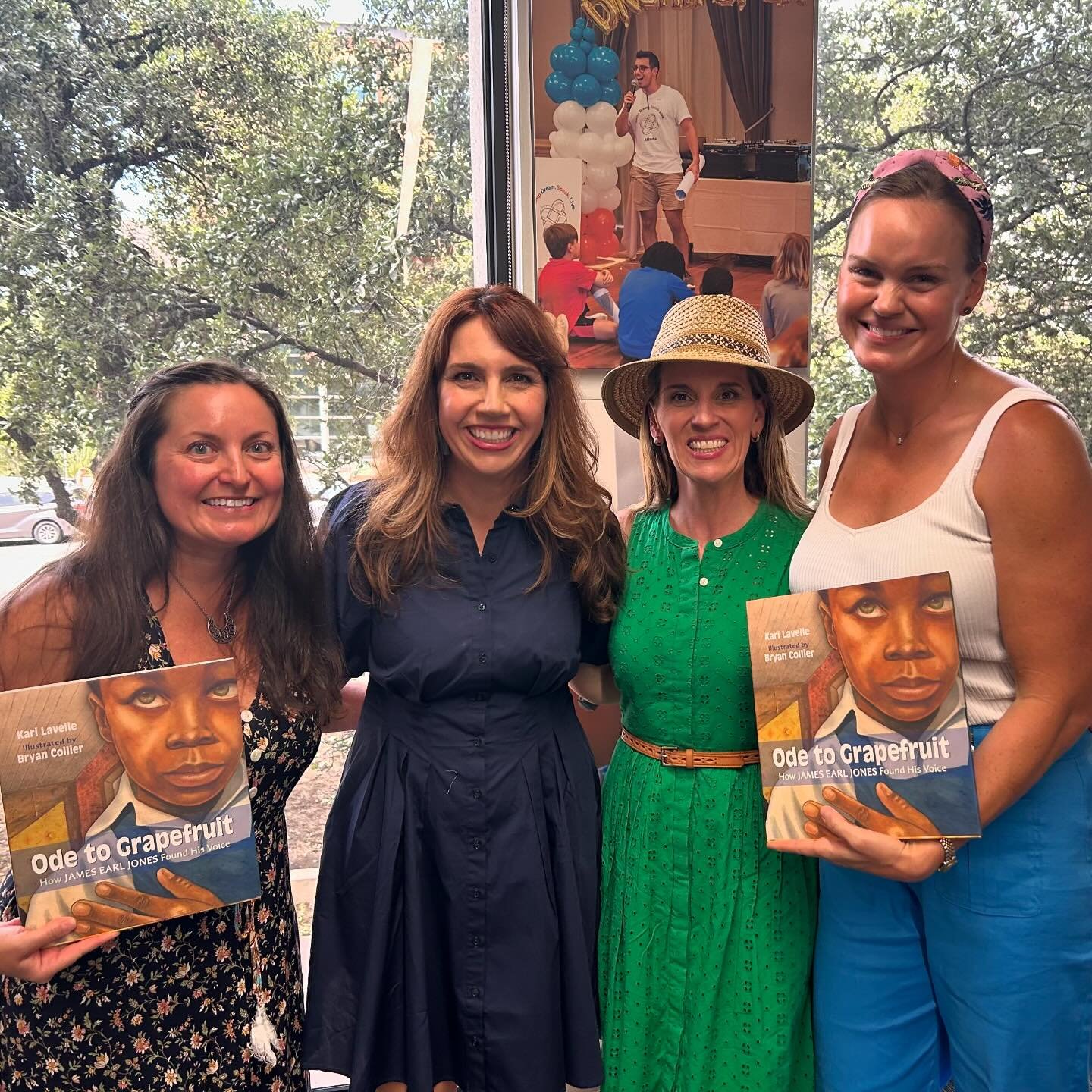 Celebrated @karilavellewrites newest pb bio, ODE TO A GRAPEFRUIT at the @blankcenterstuttering 🎉
You&rsquo;ll want to add this to your collection, it&rsquo;s a gorgeous book! 📕 

#jamesearljones #speechtherapy #speechlanguagepathologist #kidlit #pi