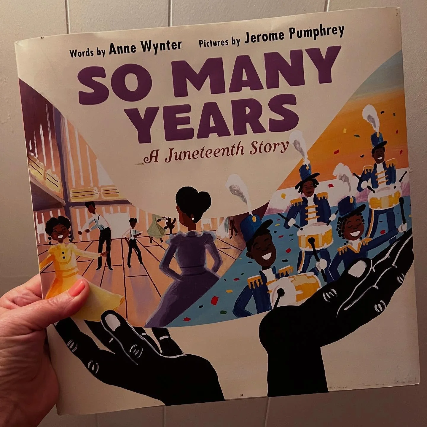 Love, love, love this new picture book written by my friend and cp @anne_wynter, illustrated @wjpumphrey 🎉
The gorgeous and poetic picture book explains the history of Juneteenth. A perfect addition to any classroom or children&rsquo;s library! 📚