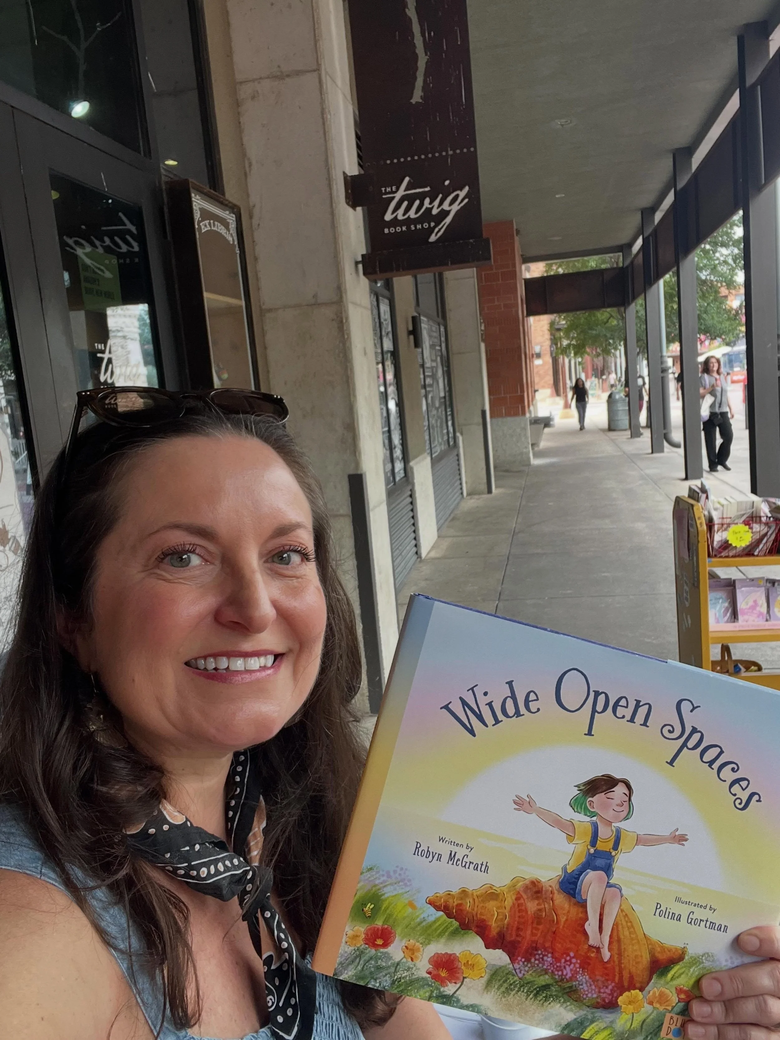 Find me @twig.book.shop ☀️
Gorgeous day for a day trip to The Pearl Farmer&rsquo;s Market! @polinagortman @bluedotkidspress