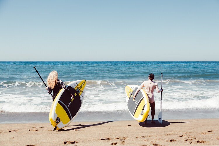 Surf event for @fpmovement with @wavehuggers 🌊🏄🏽&zwj;♀️ We saw whales this day, I cried, I&rsquo;m still not over it 🐋