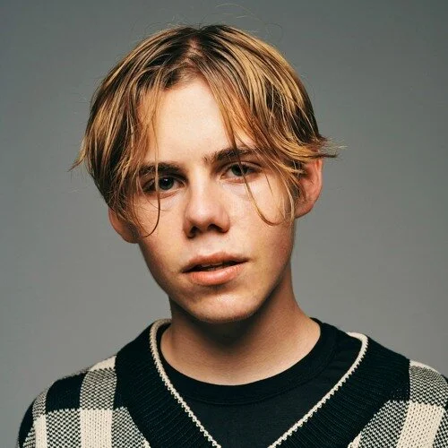 The Kid LAROI pays tribute to Drake with “Shot For Me” cover