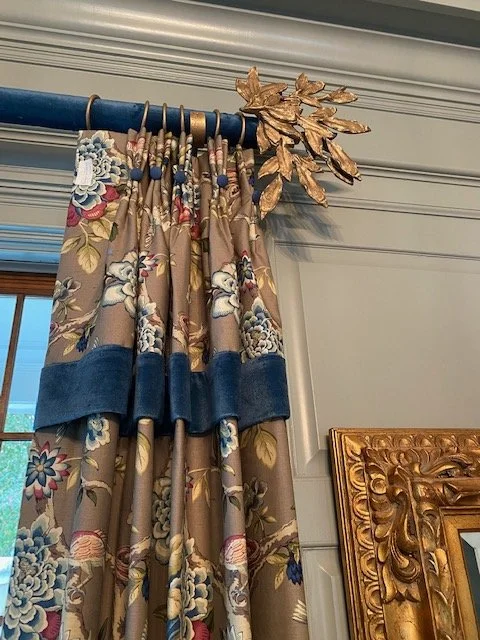 Renaissance Gold Finial.jpg
