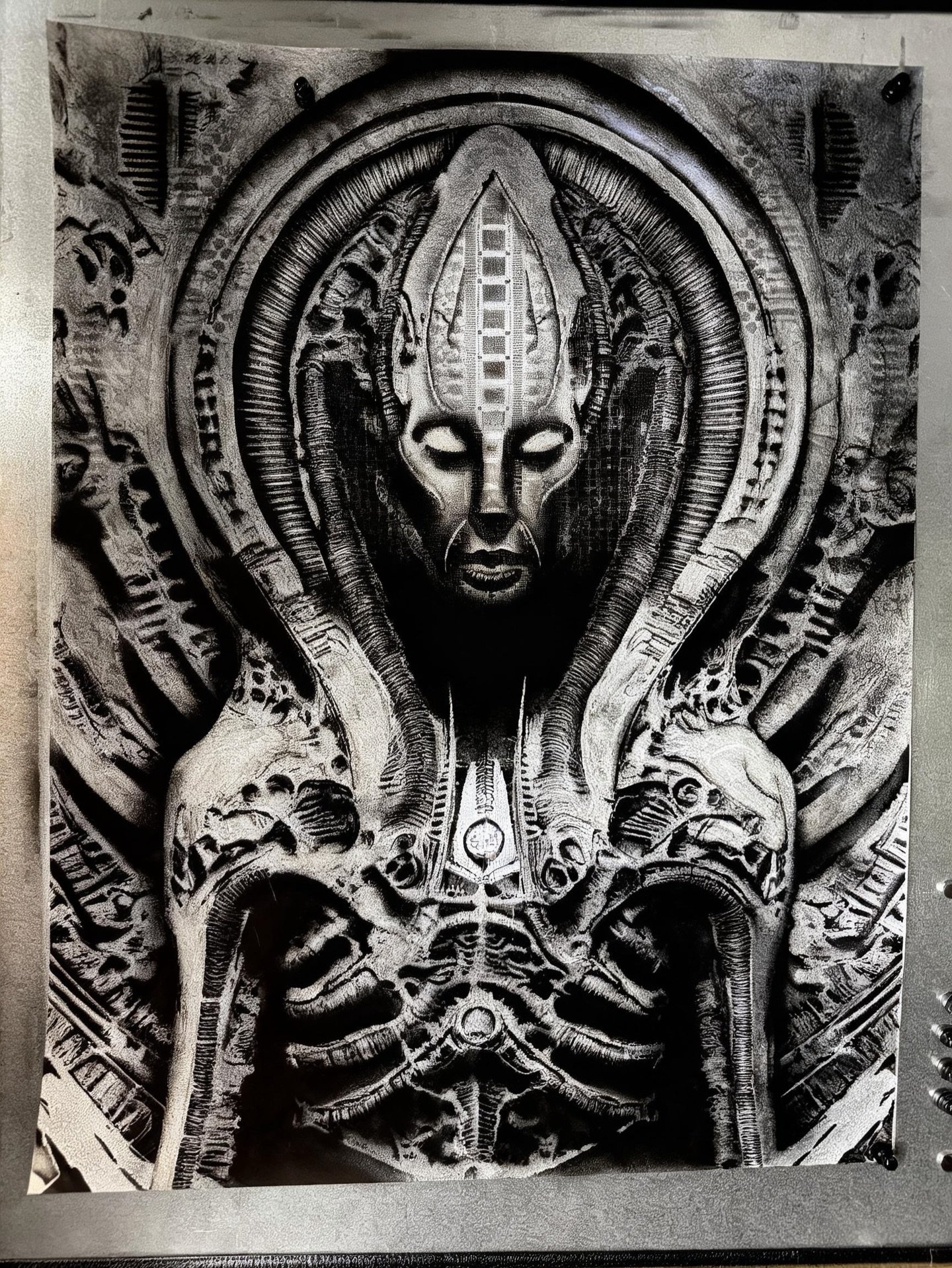 Progress update 🎨✨
I&rsquo;m almost done with this piece but I still have a long way to go.

Trusting the process. Refining the details. Leveling up every stroke. 💪
Growth isn&rsquo;t rushed  it&rsquo;s earned.

#FacesBySugar #AirbrushArt #ArtistJo