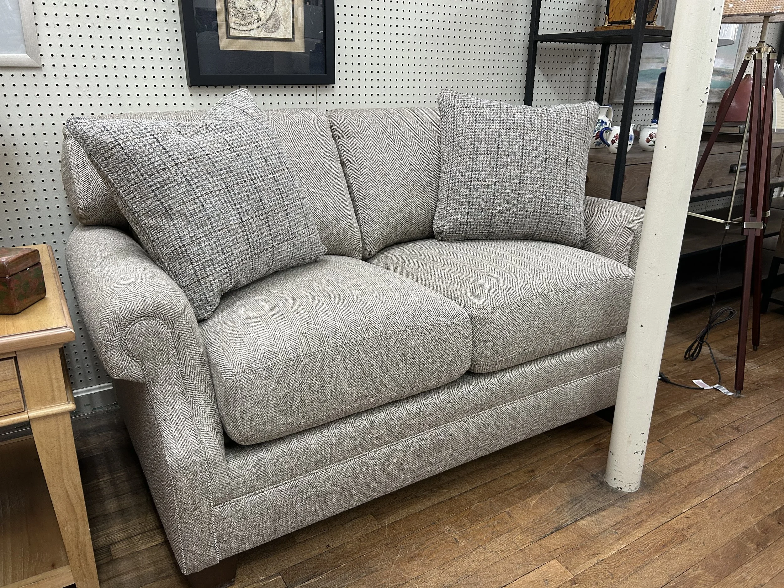 King Hickory - Jordan loveseat in Albion Brindle performance fabric