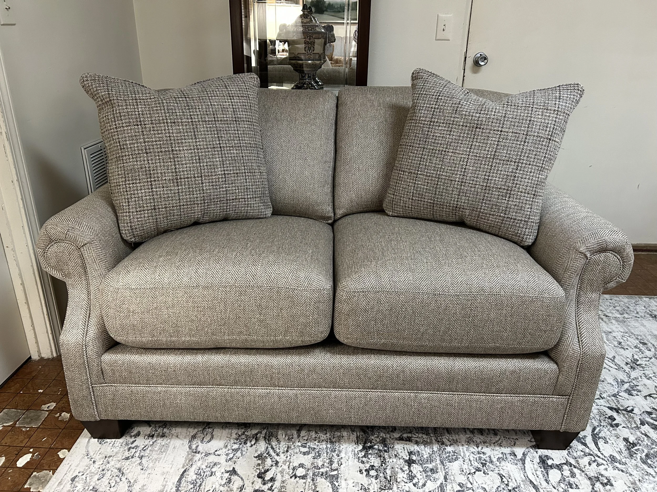 King Hickory - Jordan loveseat with recessed arm and welt-less cushions in Albion Brindle performance fabric