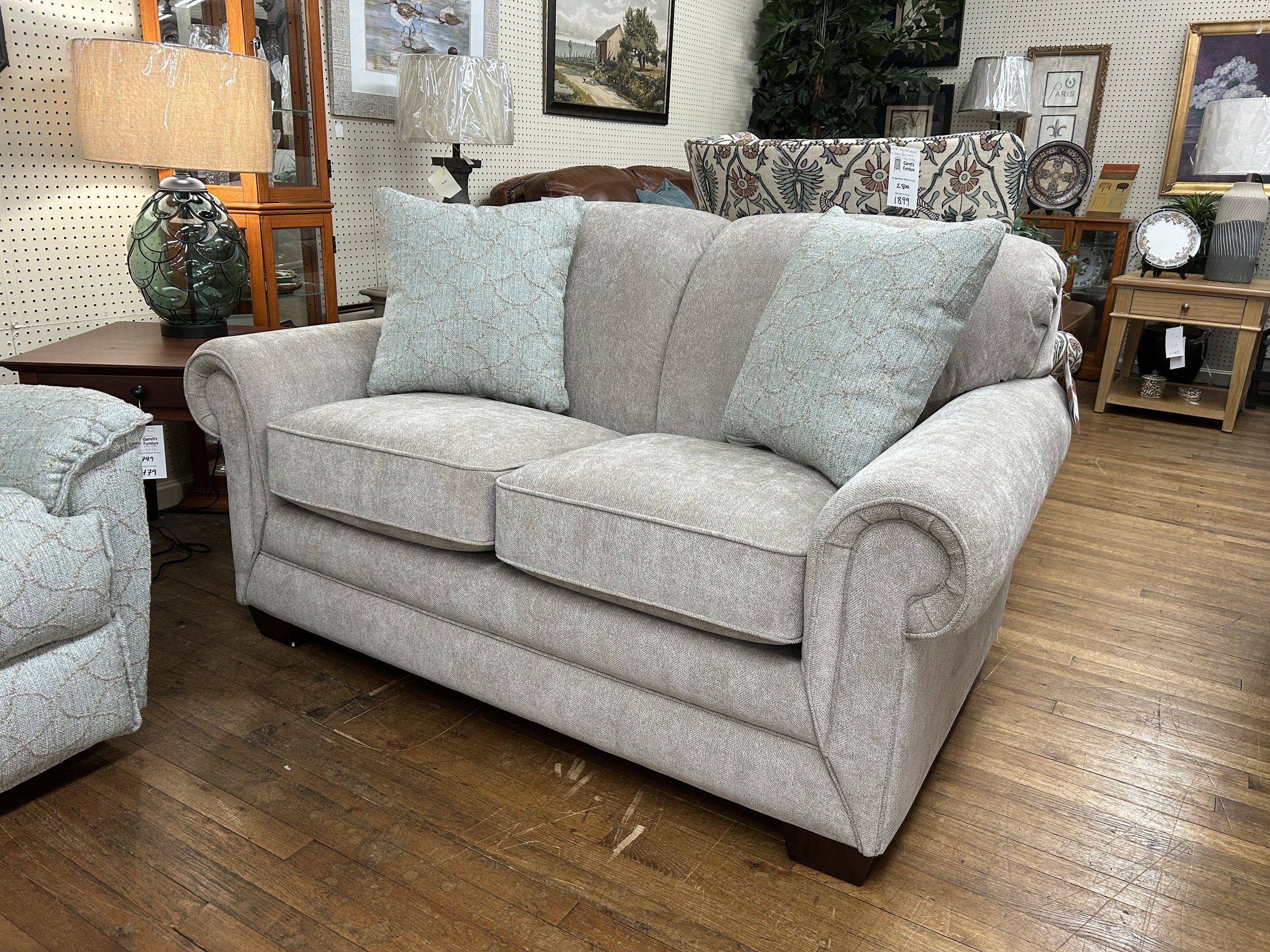 LaZboy - Mackenzie loveseat in beige fabric